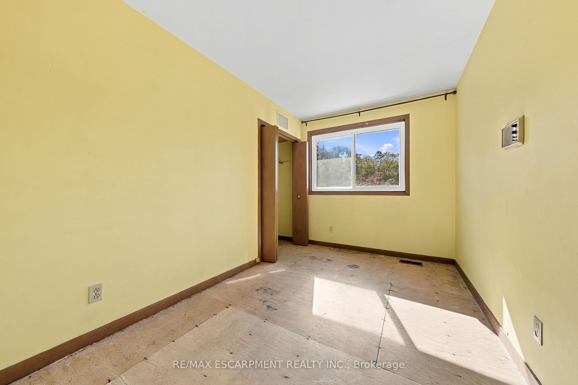 Photo 14 of 2429 Redfern Road, Burlington, Brant — HOMEH
