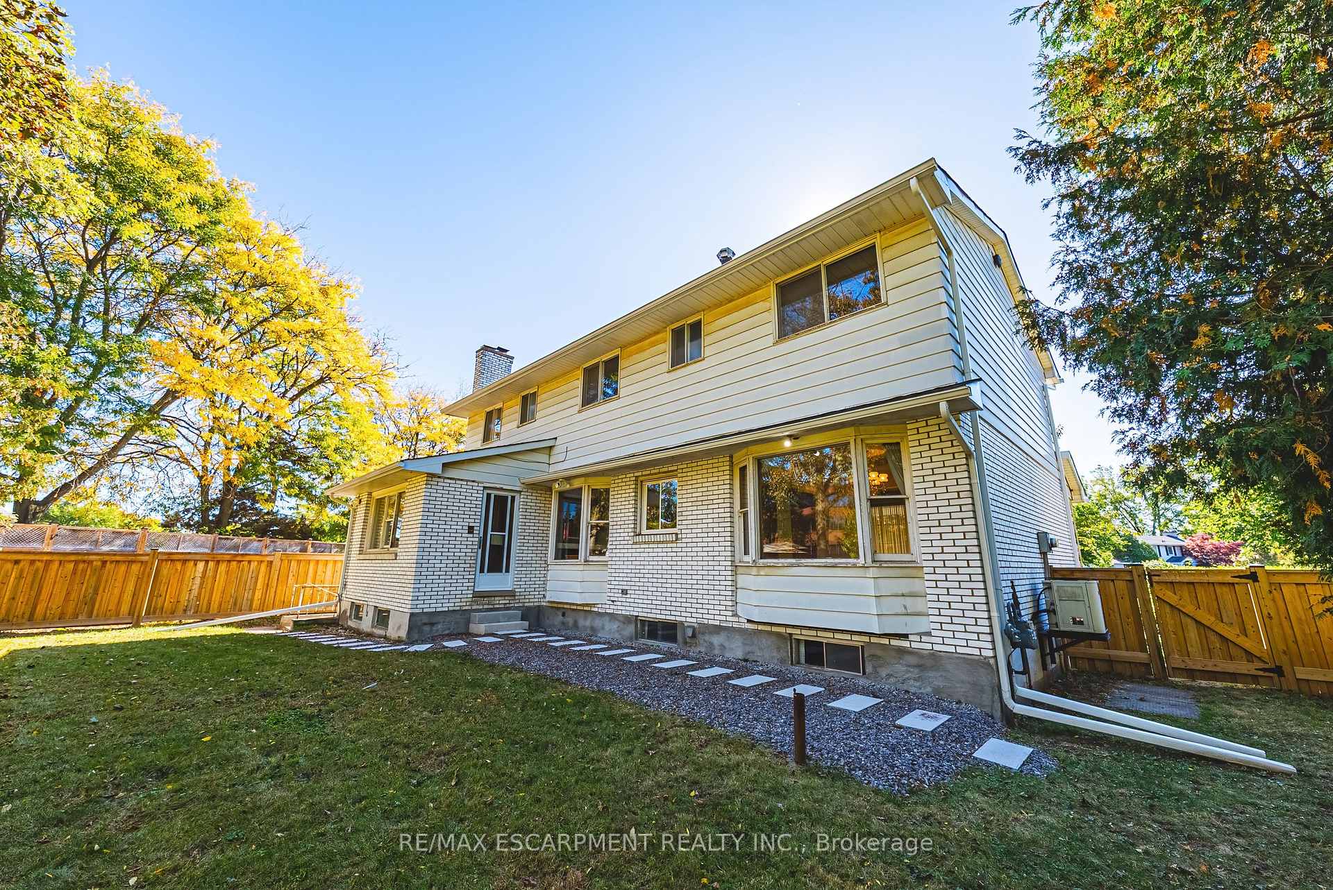 Photo 18 of 2429 Redfern Road, Burlington, Brant — HOMEH