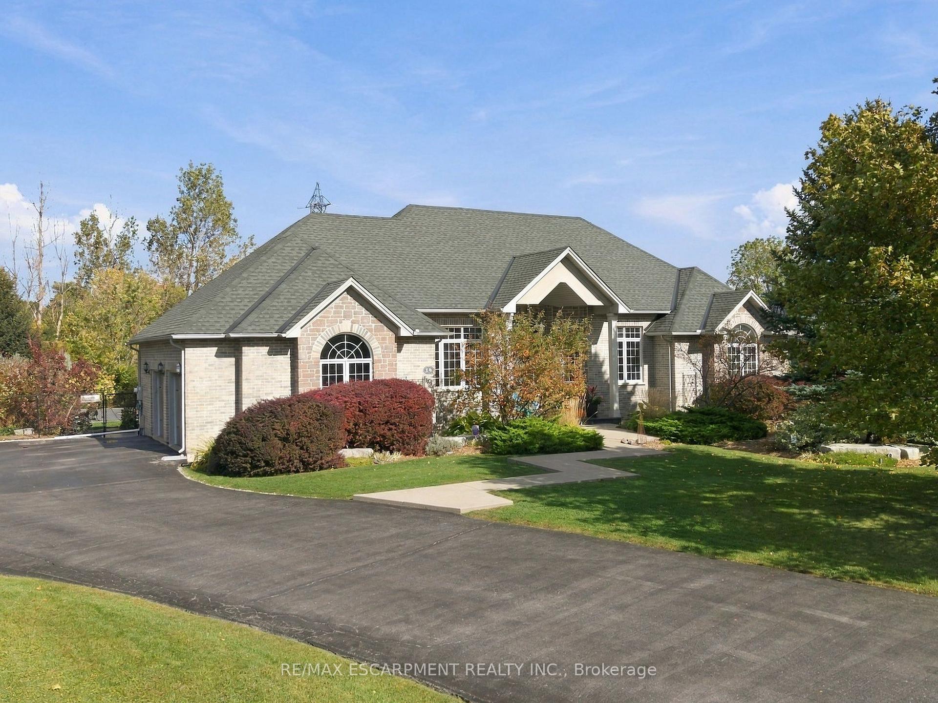 Photo 2 of 14 Gavin Drive, Hamilton, Freelton — HOMEH