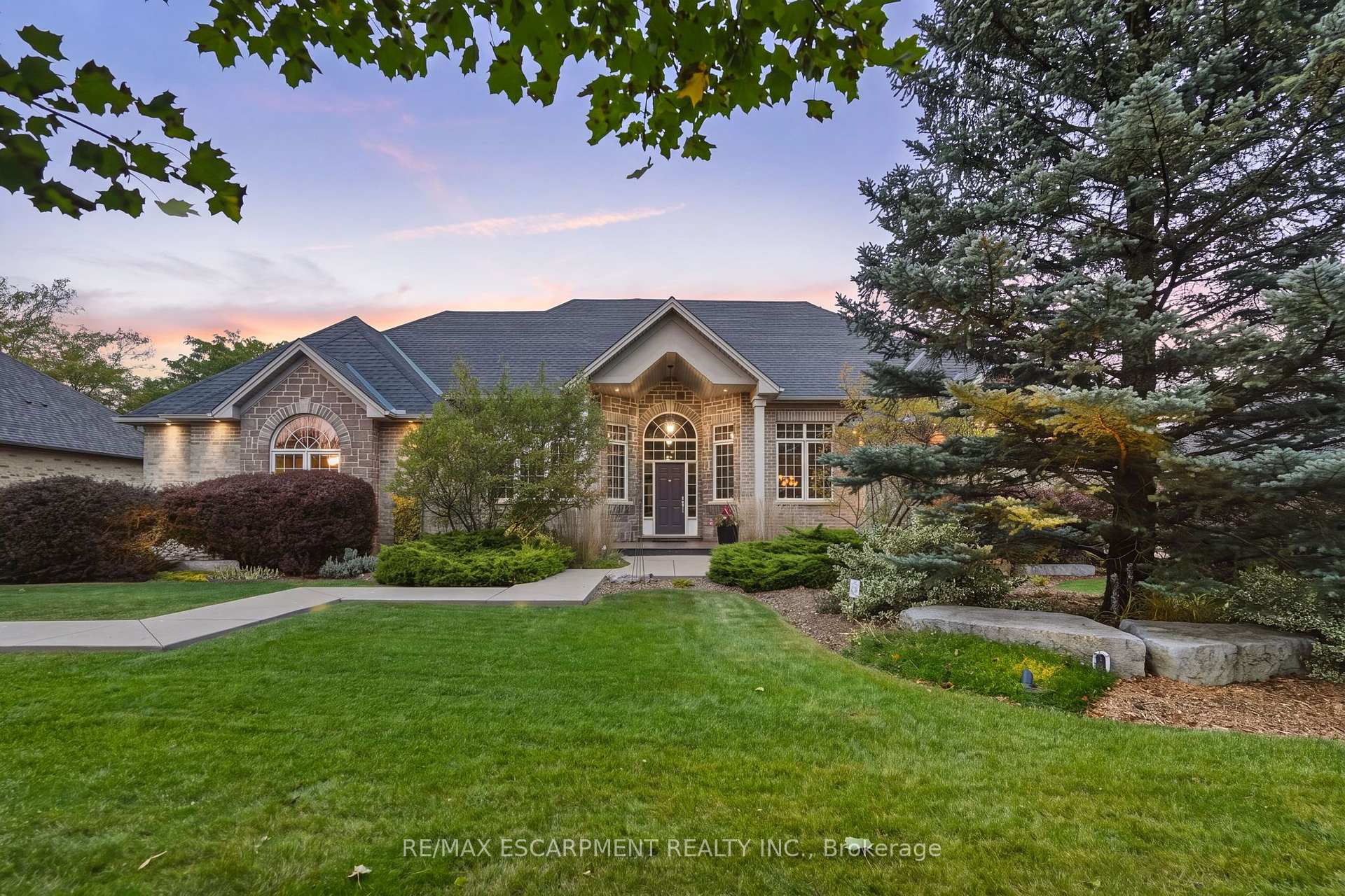 Photo 3 of 14 Gavin Drive, Hamilton, Freelton — HOMEH