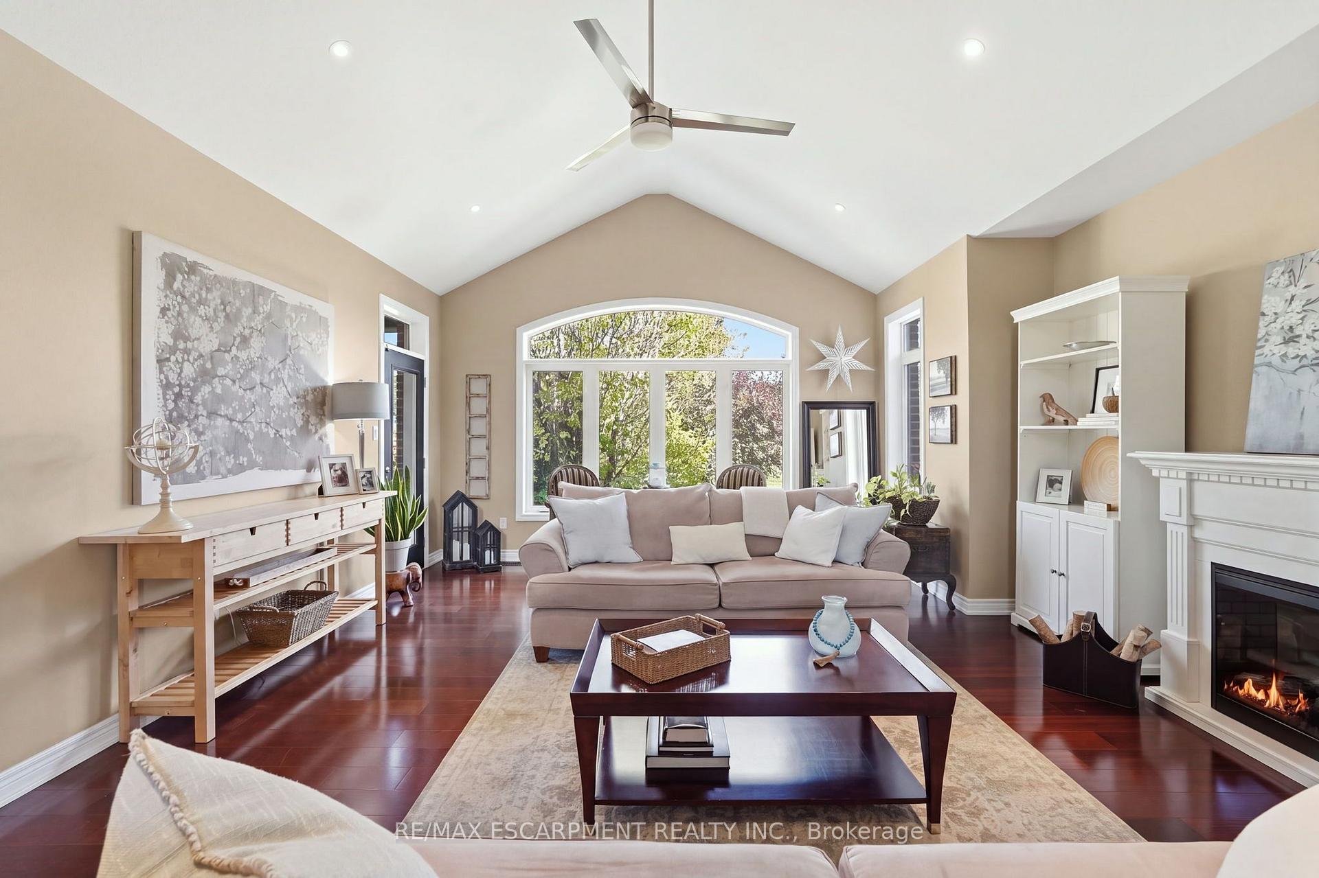 Photo 9 of 14 Gavin Drive, Hamilton, Freelton — HOMEH