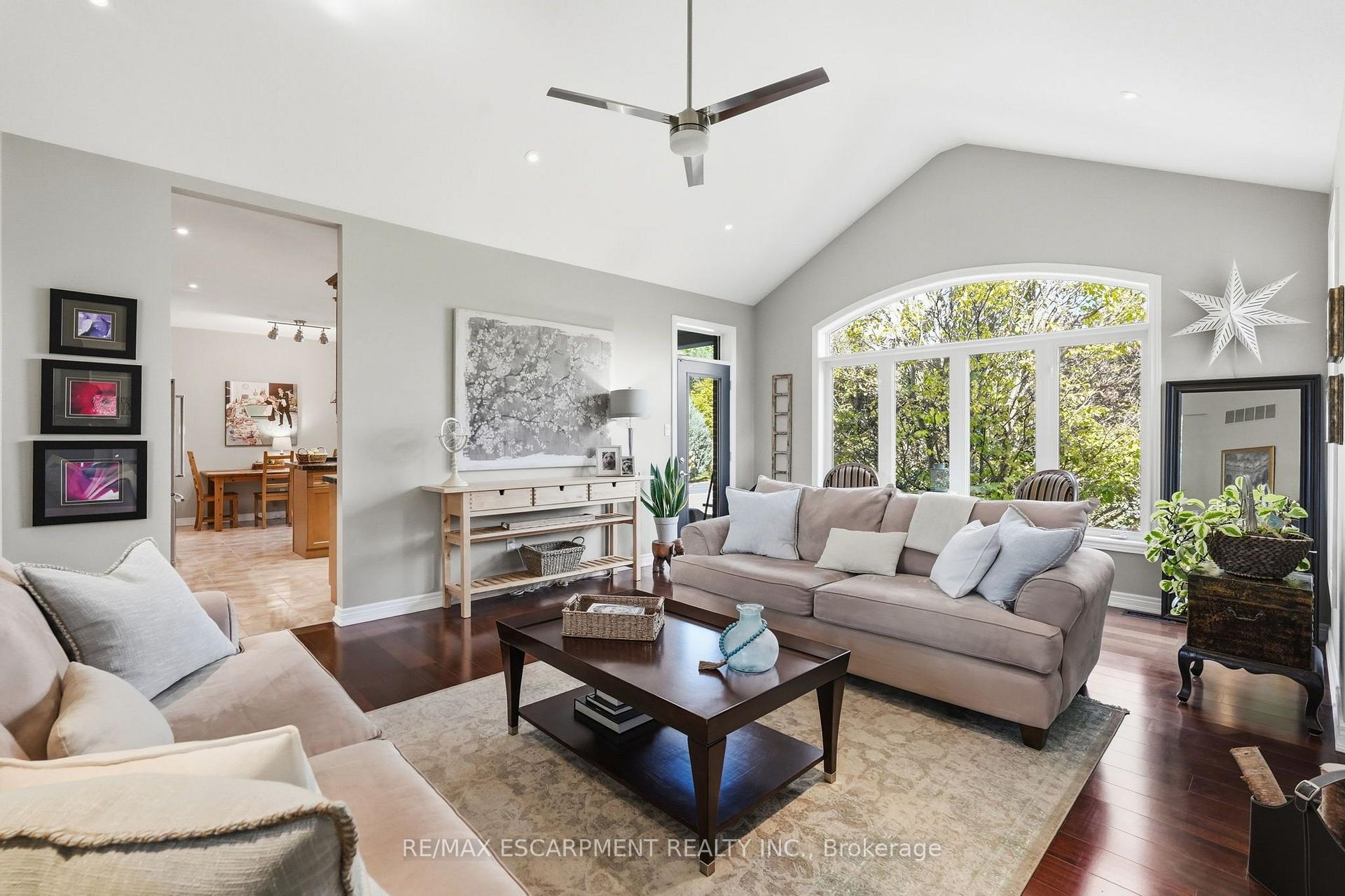 Photo 11 of 14 Gavin Drive, Hamilton, Freelton — HOMEH