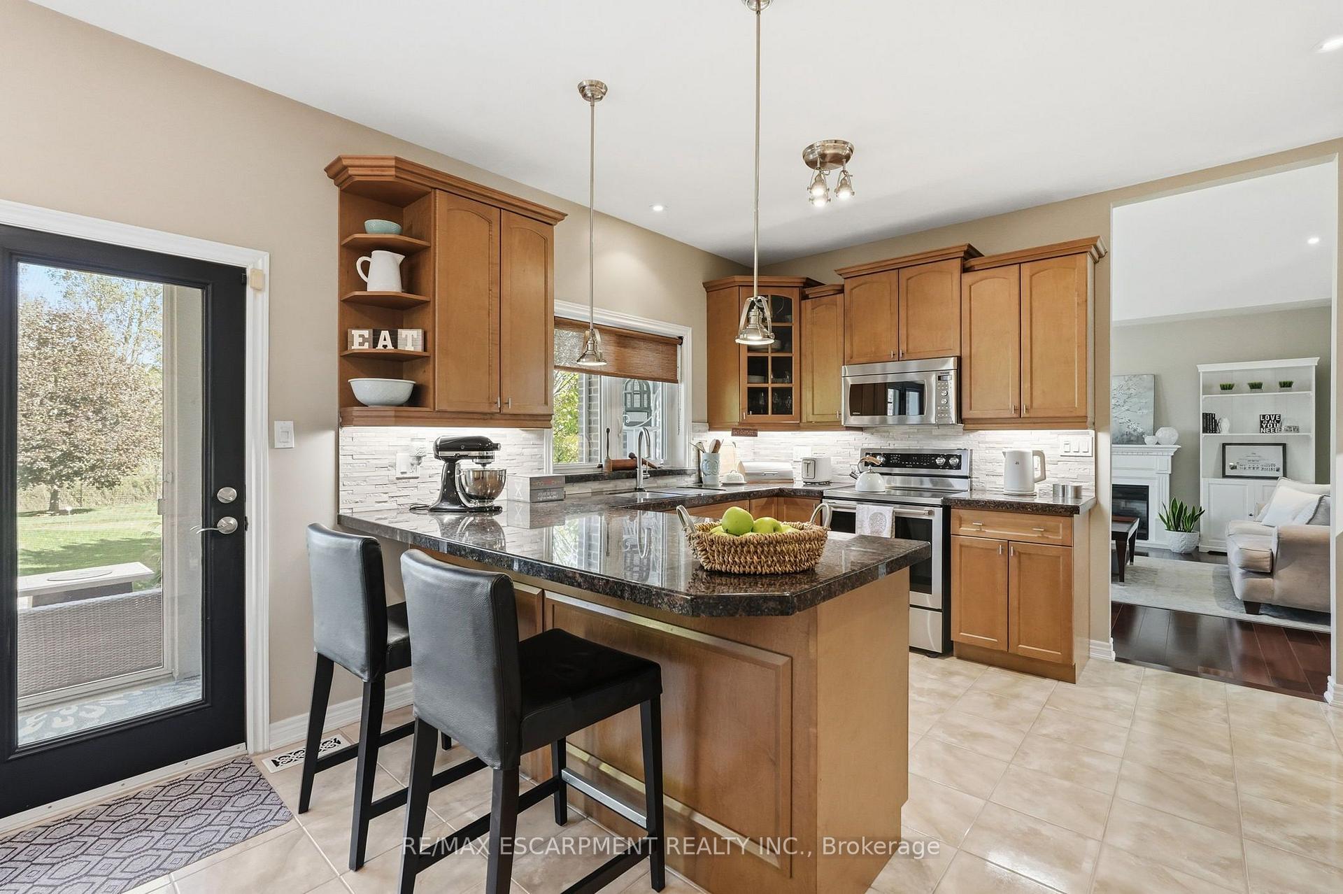 Photo 12 of 14 Gavin Drive, Hamilton, Freelton — HOMEH