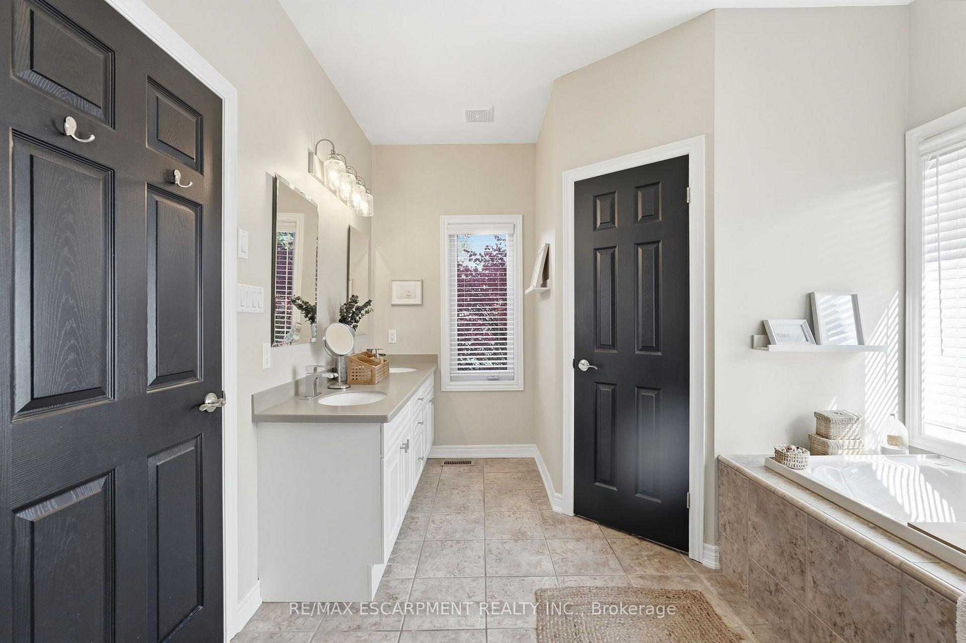 Photo 23 of 14 Gavin Drive, Hamilton, Freelton — HOMEH