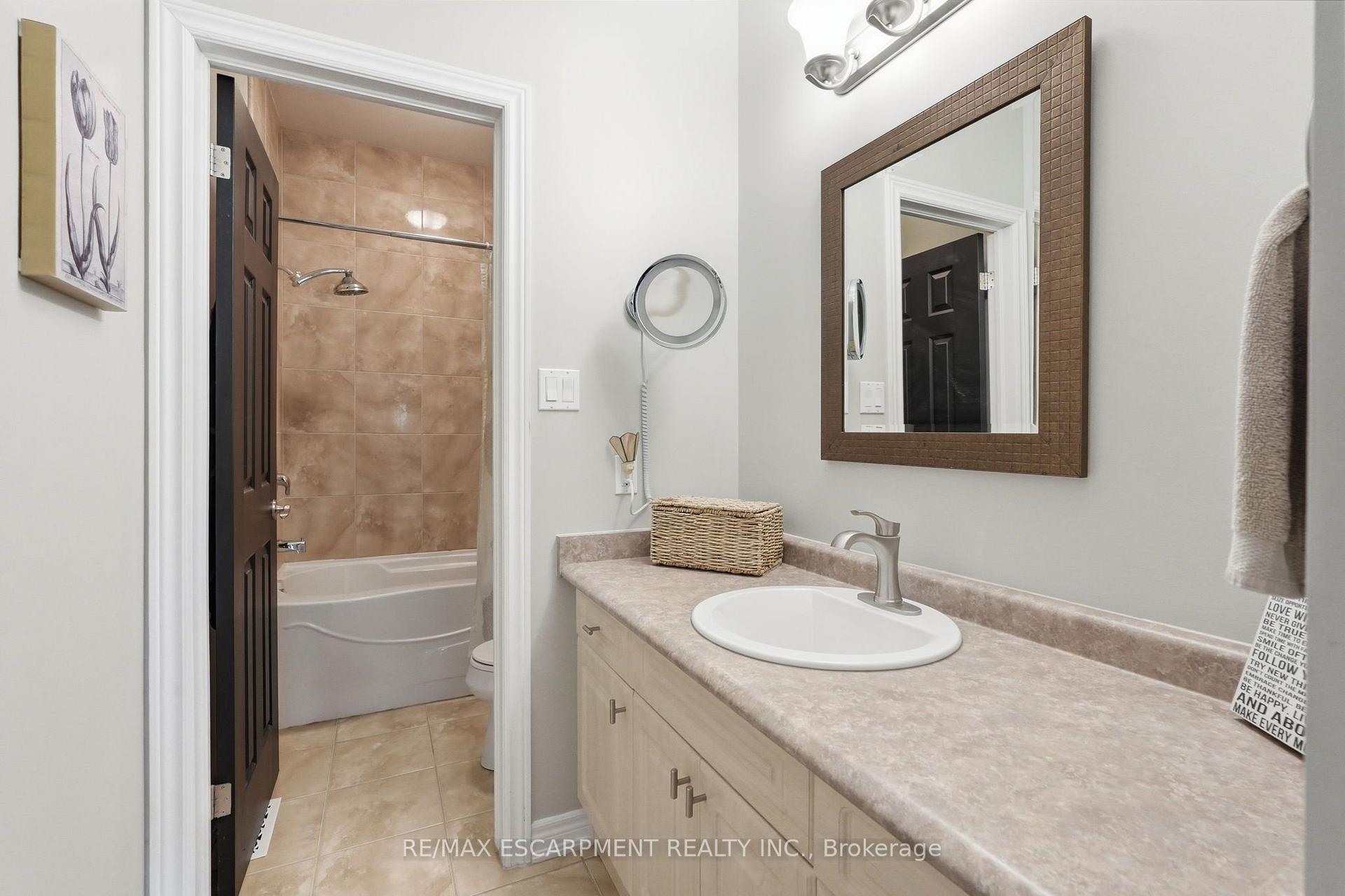 Photo 26 of 14 Gavin Drive, Hamilton, Freelton — HOMEH