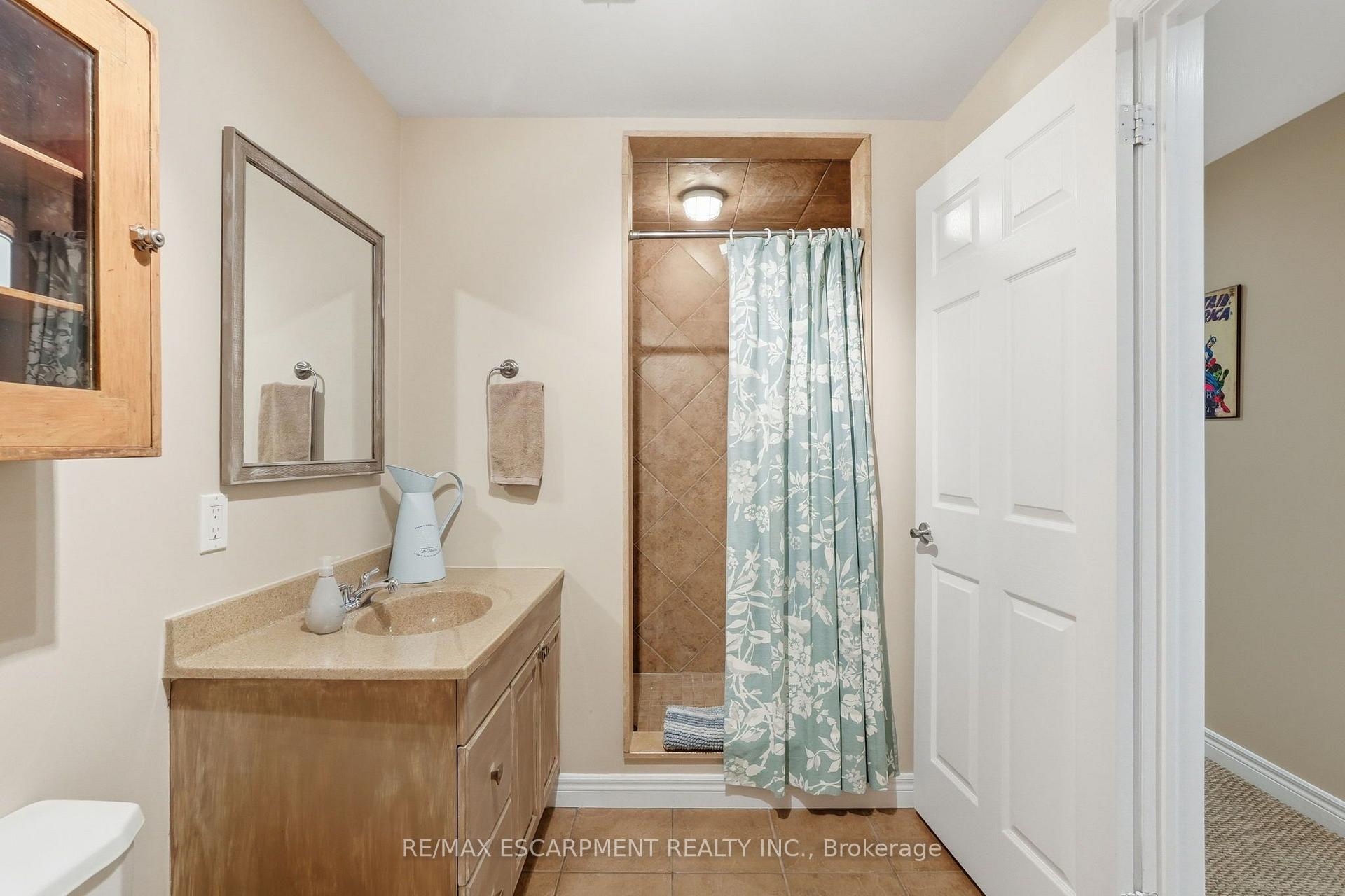 Photo 37 of 14 Gavin Drive, Hamilton, Freelton — HOMEH