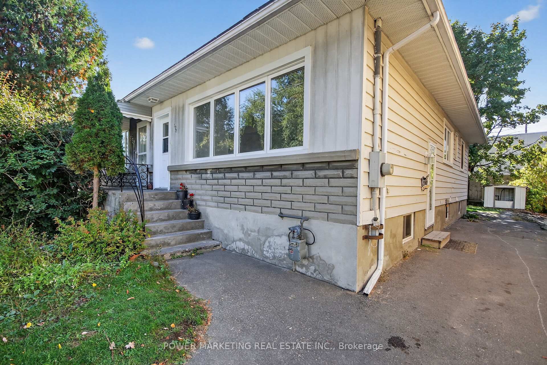 Photo 2 of 528 Mutual Street, Ottawa, Castle Heights — HOMEH