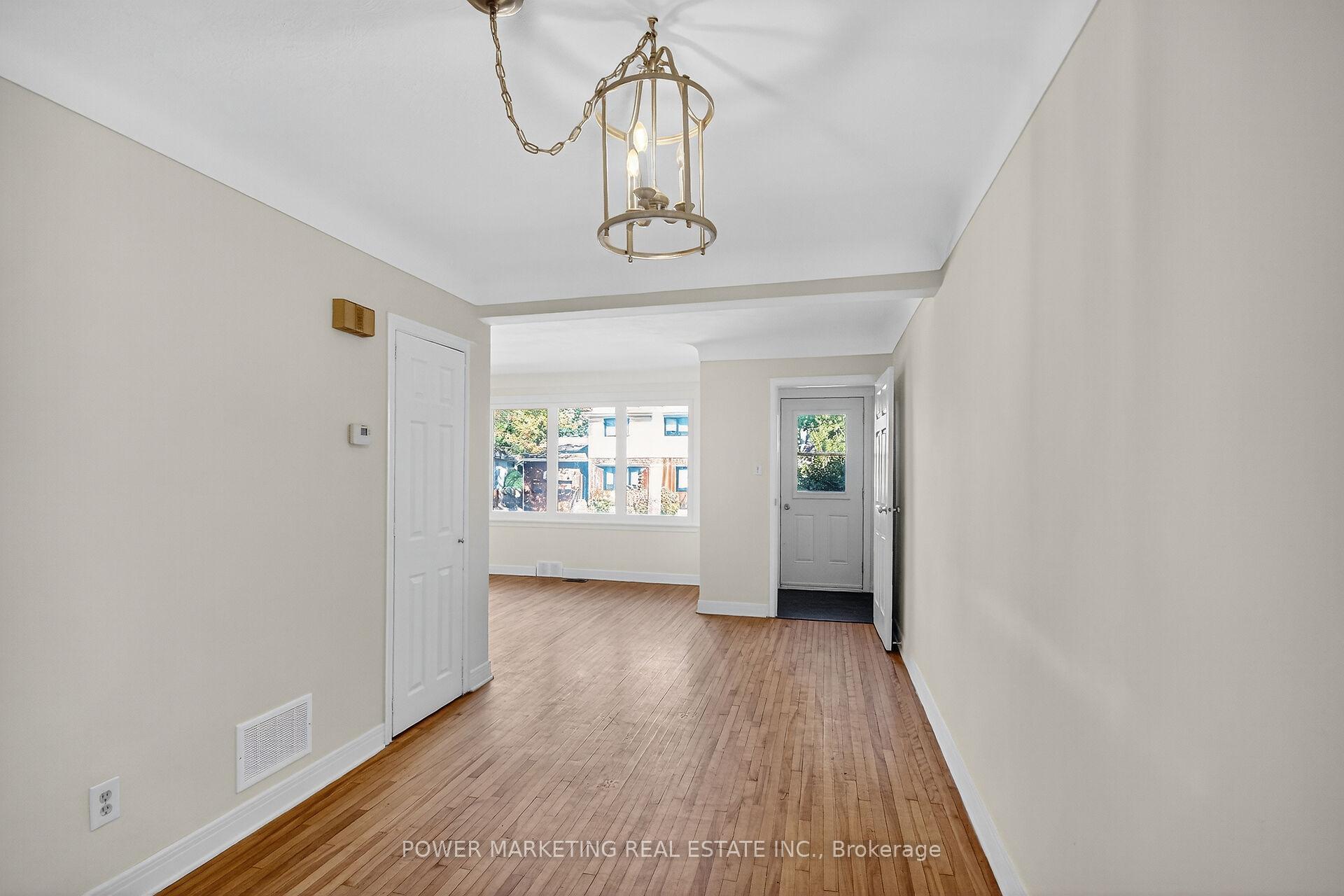 Photo 11 of 528 Mutual Street, Ottawa, Castle Heights — HOMEH