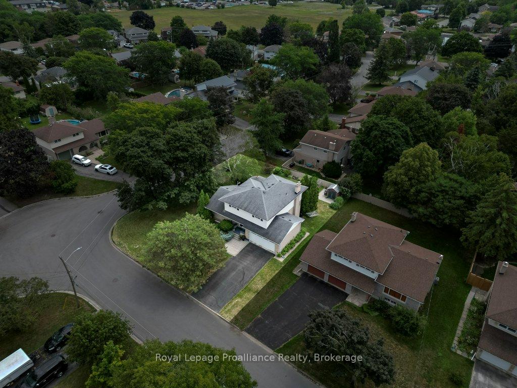 Photo 2 of 29 Hope Crescent, Belleville, Belleville Ward — HOMEH