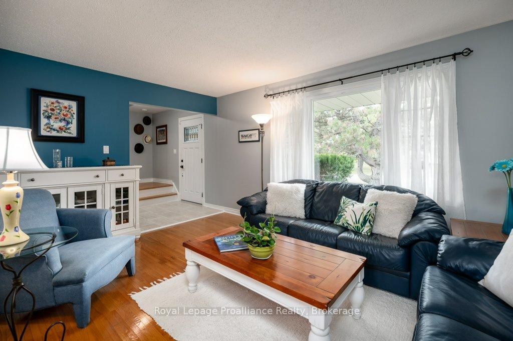 Photo 10 of 29 Hope Crescent, Belleville, Belleville Ward — HOMEH