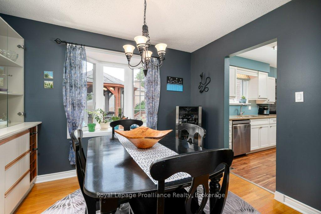Photo 11 of 29 Hope Crescent, Belleville, Belleville Ward — HOMEH