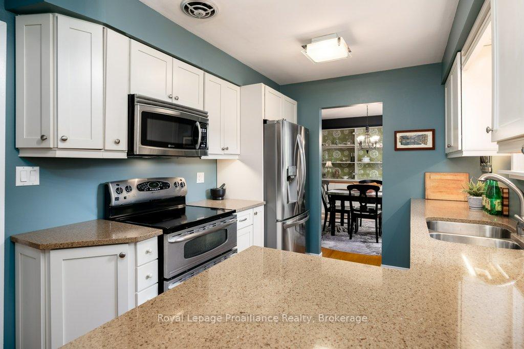 Photo 15 of 29 Hope Crescent, Belleville, Belleville Ward — HOMEH