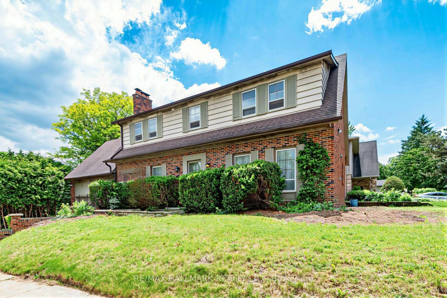 Photo 2 of 691 Conacher Drive, North York, Newtonbrook East — HOMEH
