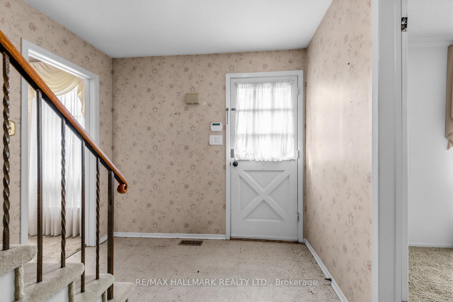 Photo 3 of 691 Conacher Drive, North York, Newtonbrook East — HOMEH