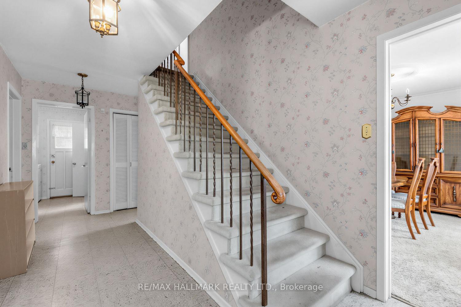 Photo 4 of 691 Conacher Drive, North York, Newtonbrook East — HOMEH