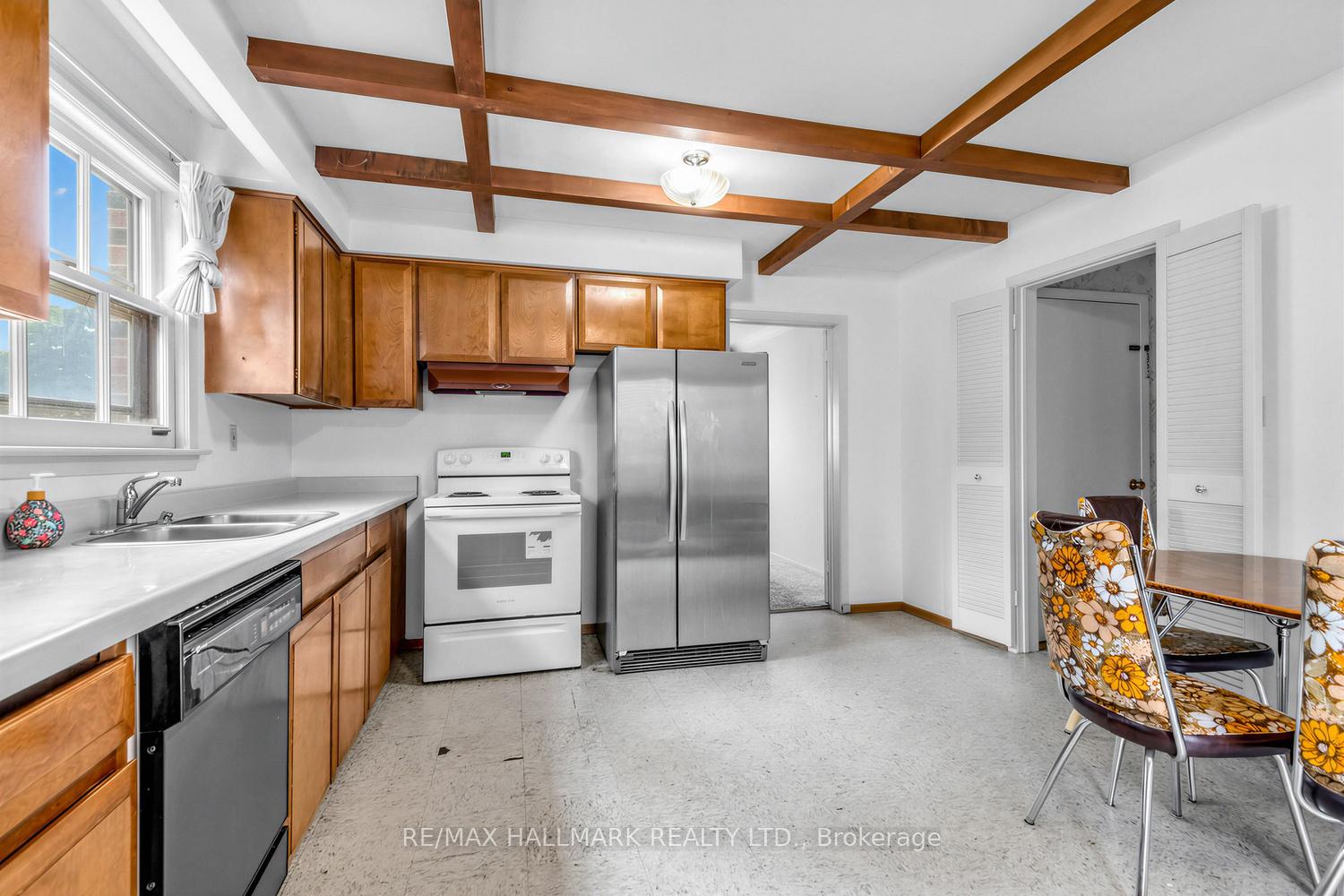 Photo 10 of 691 Conacher Drive, North York, Newtonbrook East — HOMEH