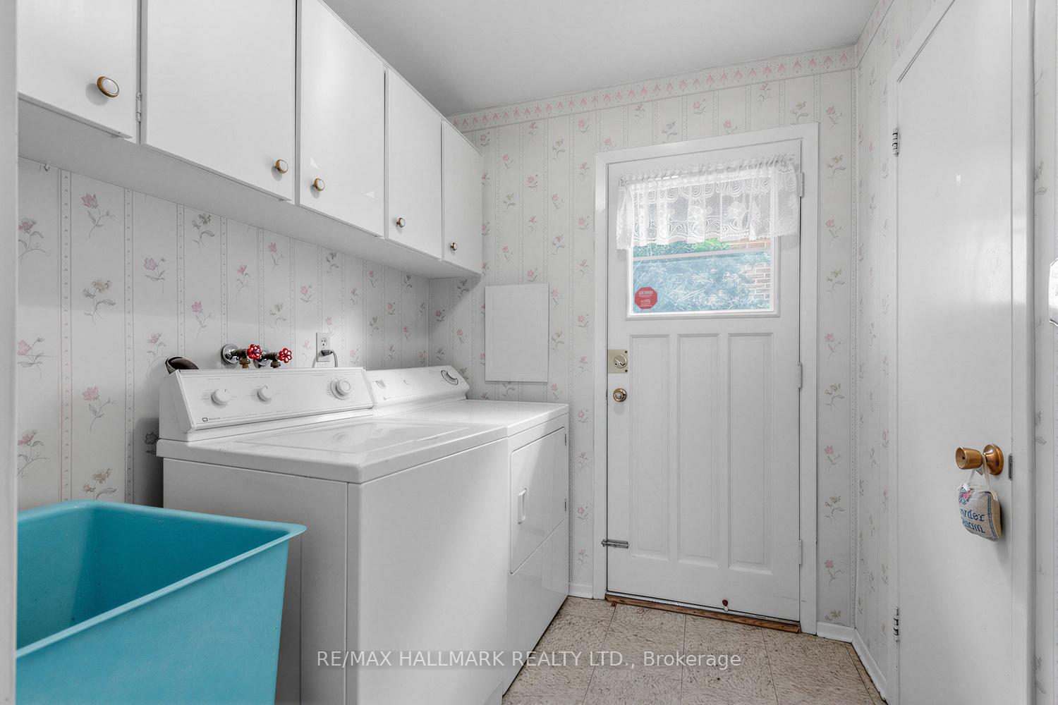 Photo 14 of 691 Conacher Drive, North York, Newtonbrook East — HOMEH
