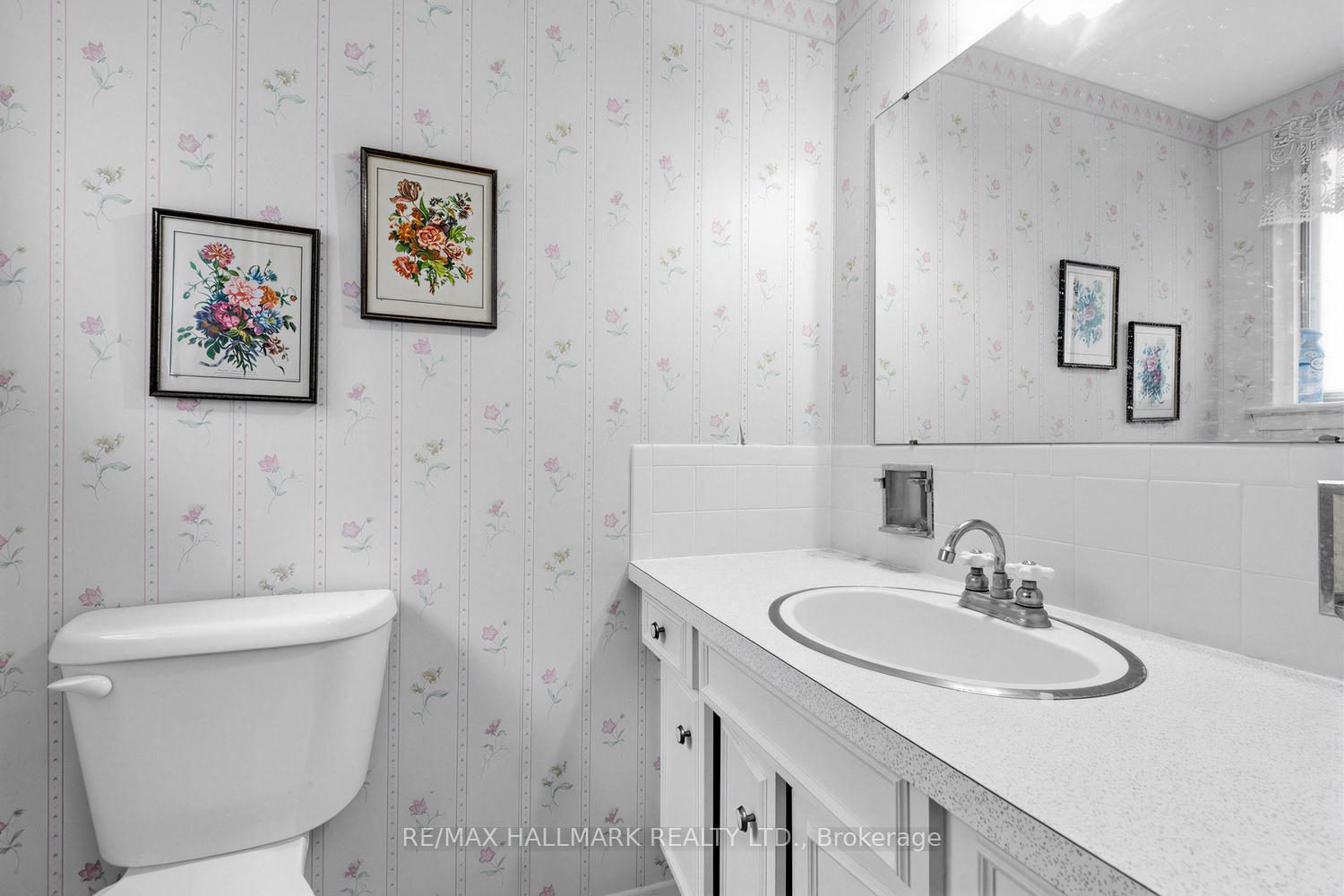 Photo 15 of 691 Conacher Drive, North York, Newtonbrook East — HOMEH