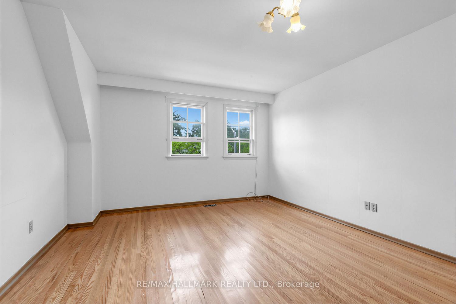 Photo 17 of 691 Conacher Drive, North York, Newtonbrook East — HOMEH
