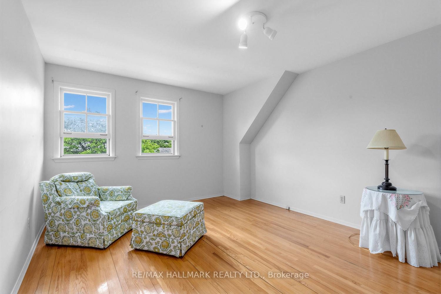 Photo 19 of 691 Conacher Drive, North York, Newtonbrook East — HOMEH
