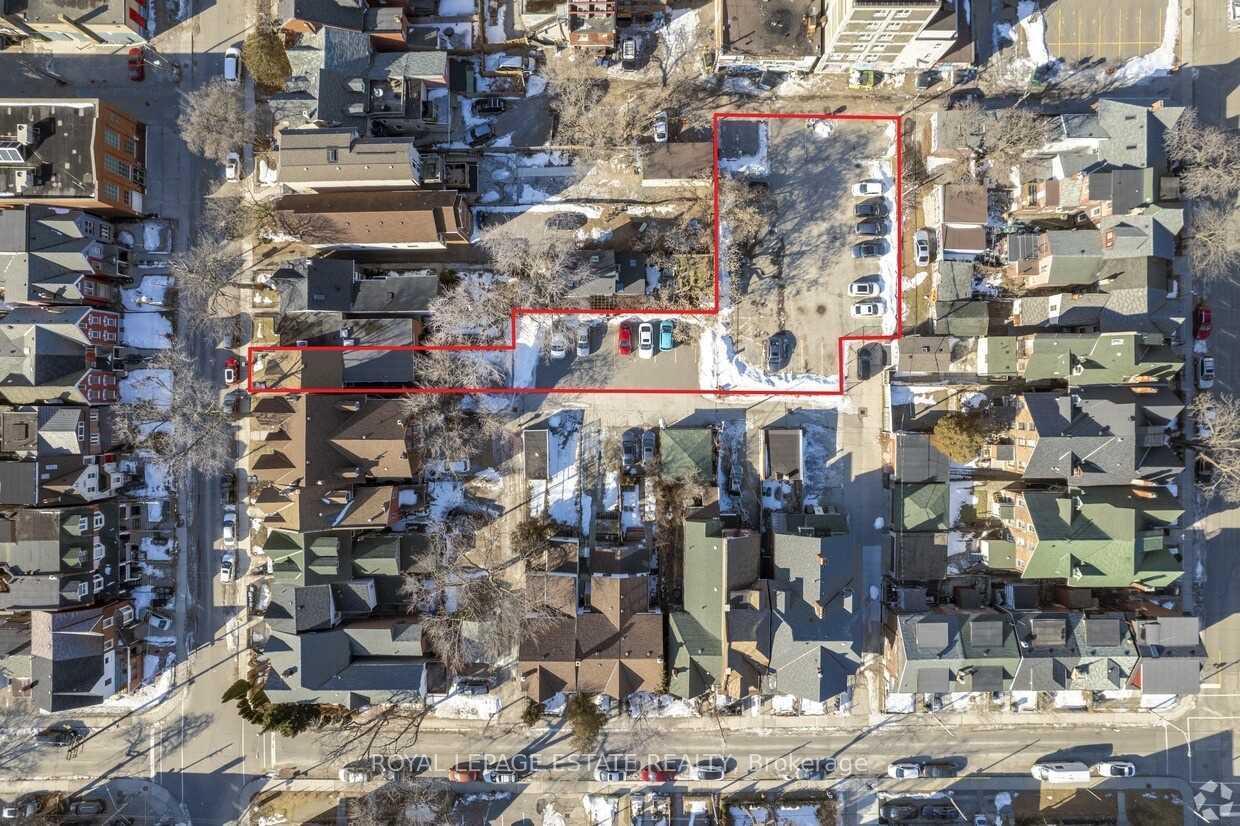 Photo 2 of 114 Baldwin Street, Toronto, Kensington-Chinatown — HOMEH