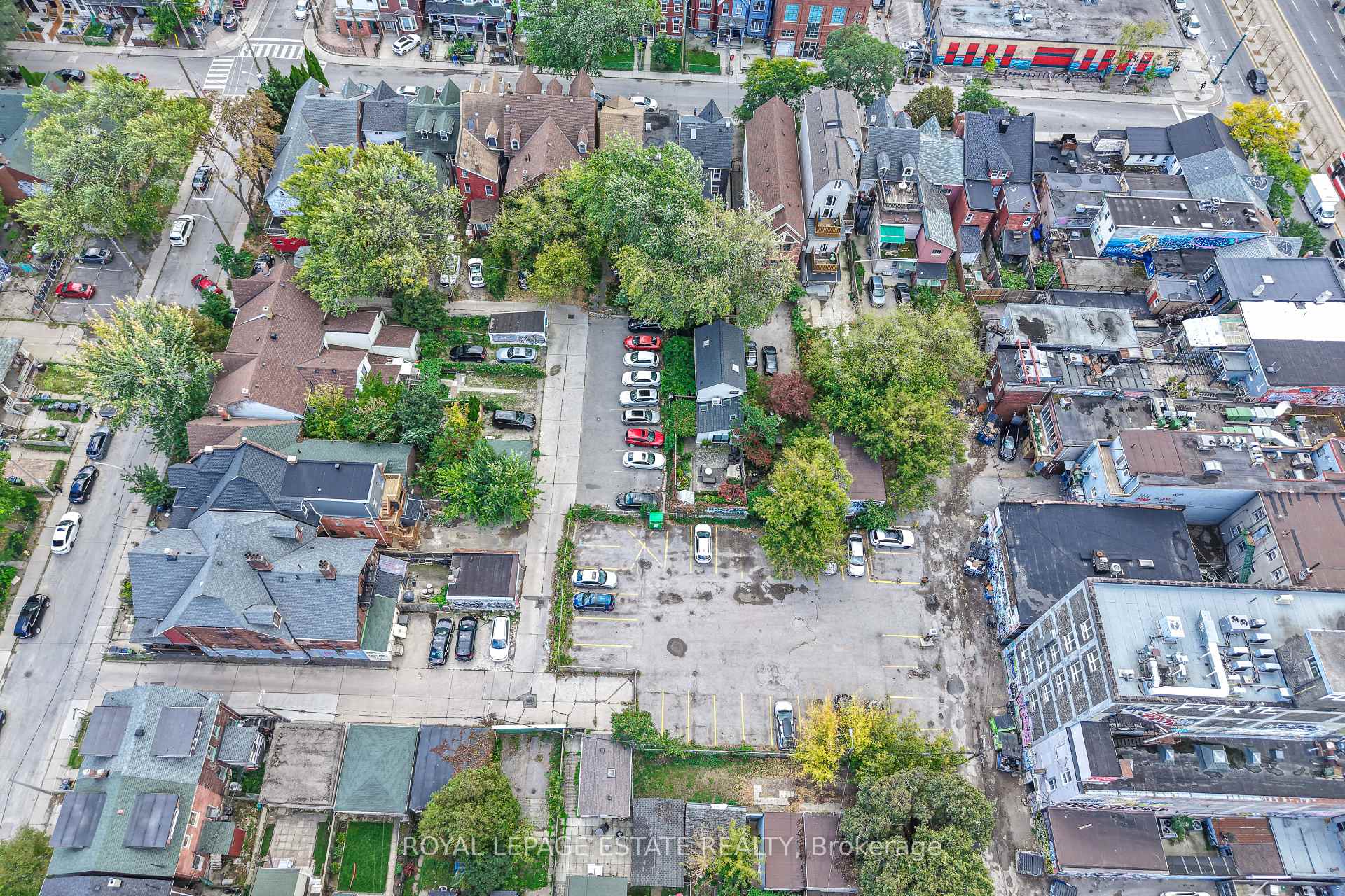 Photo 4 of 114 Baldwin Street, Toronto, Kensington-Chinatown — HOMEH