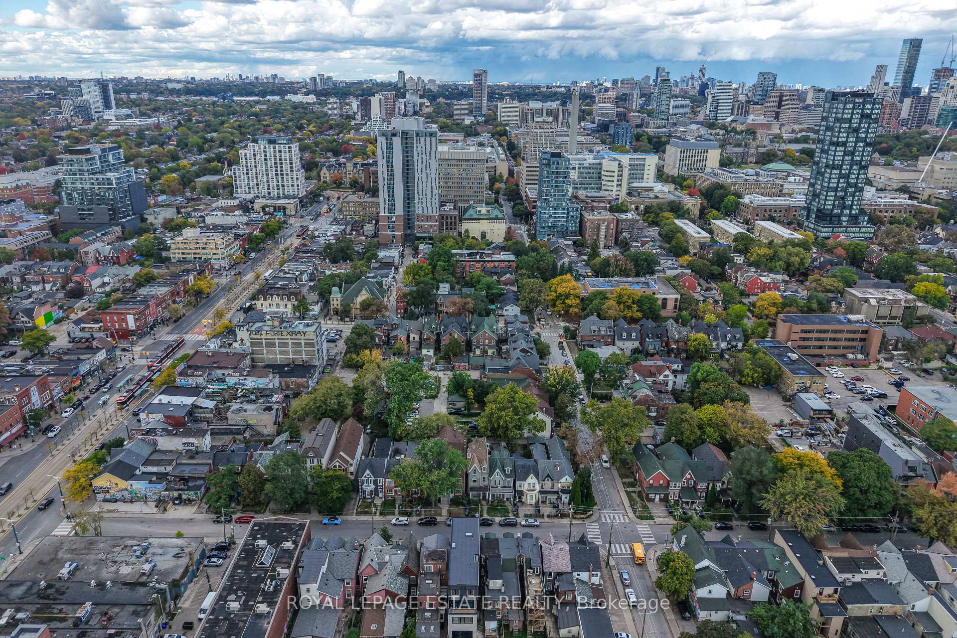 Photo 7 of 114 Baldwin Street, Toronto, Kensington-Chinatown — HOMEH
