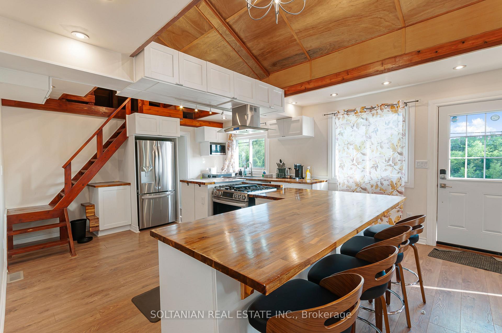 Photo 4 of 92 Victoria Avenue, Brock, Beaverton — HOMEH