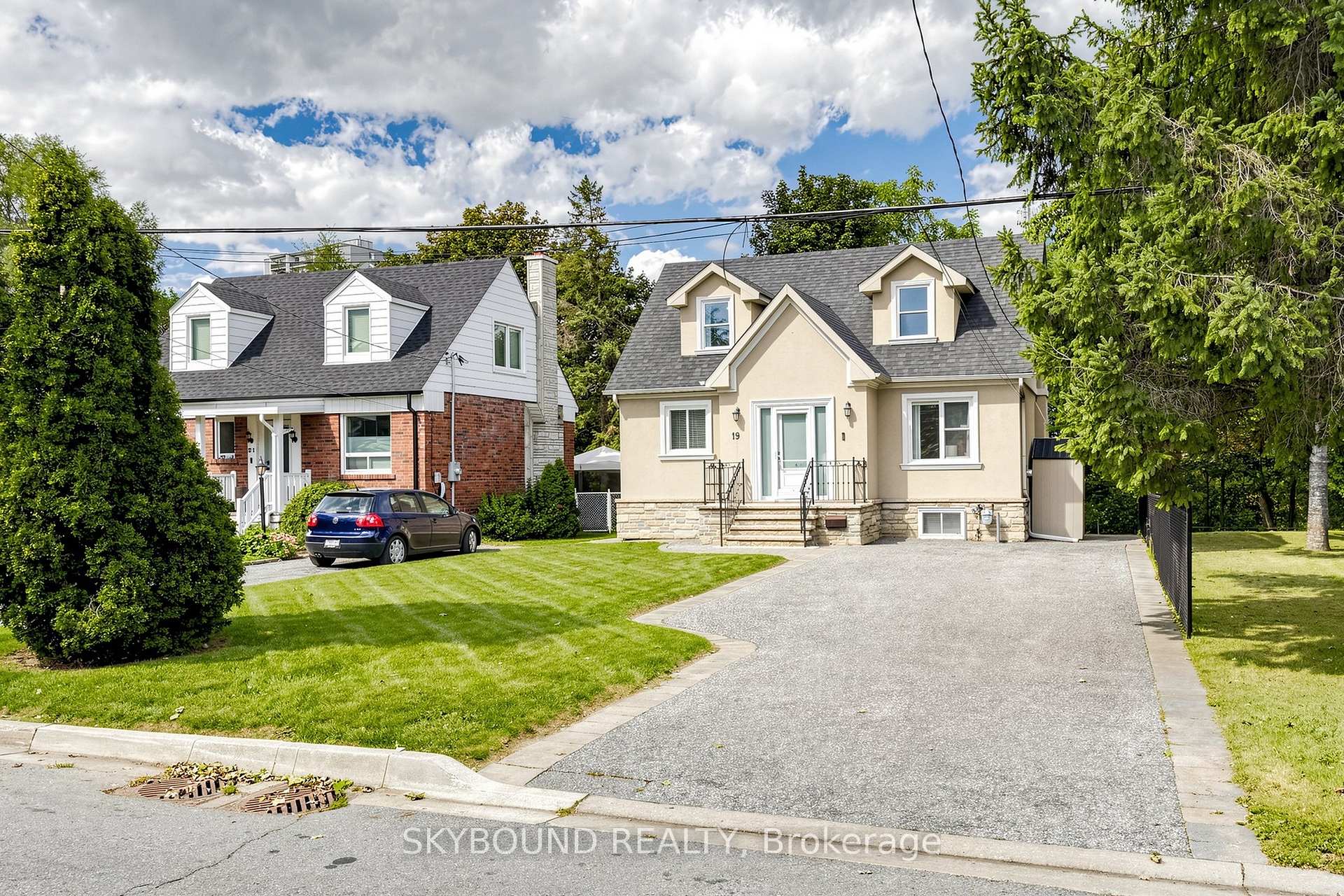 Photo 3 of 19 Riverview Heights, Etobicoke, Humber Heights — HOMEH