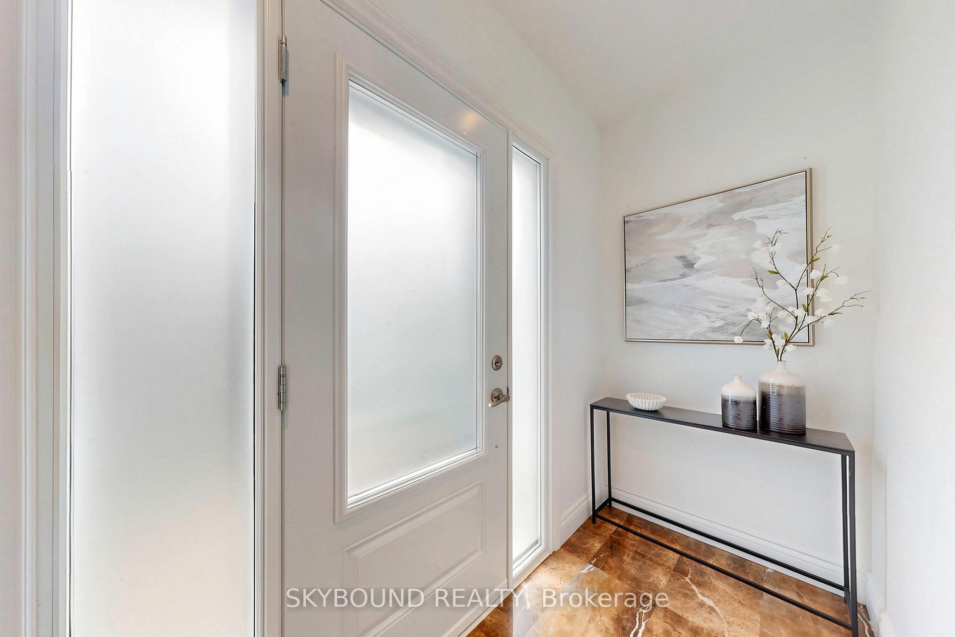 Photo 5 of 19 Riverview Heights, Etobicoke, Humber Heights — HOMEH
