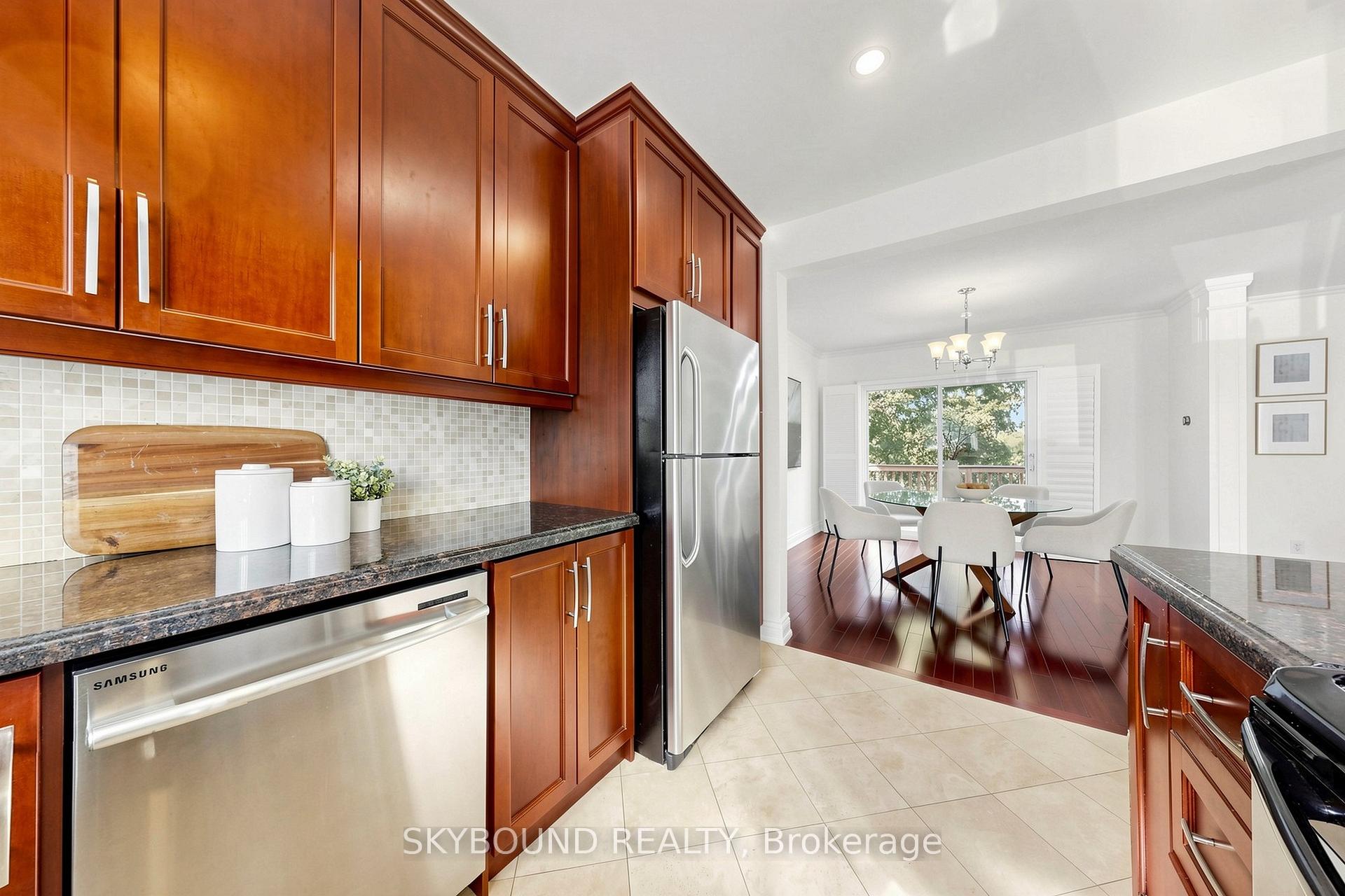 Photo 10 of 19 Riverview Heights, Etobicoke, Humber Heights — HOMEH