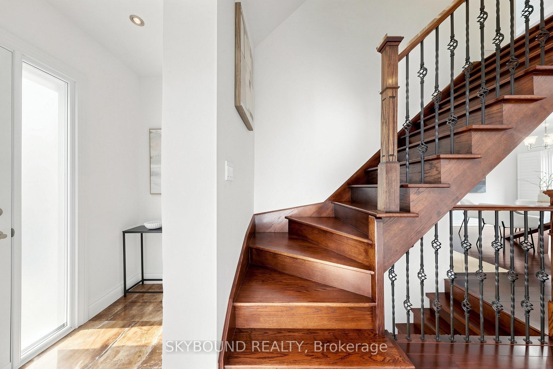 Photo 13 of 19 Riverview Heights, Etobicoke, Humber Heights — HOMEH