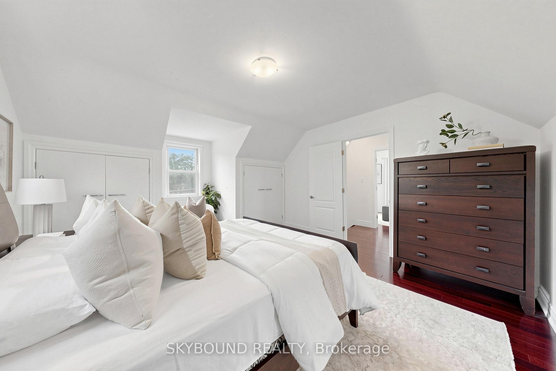 Photo 15 of 19 Riverview Heights, Etobicoke, Humber Heights — HOMEH