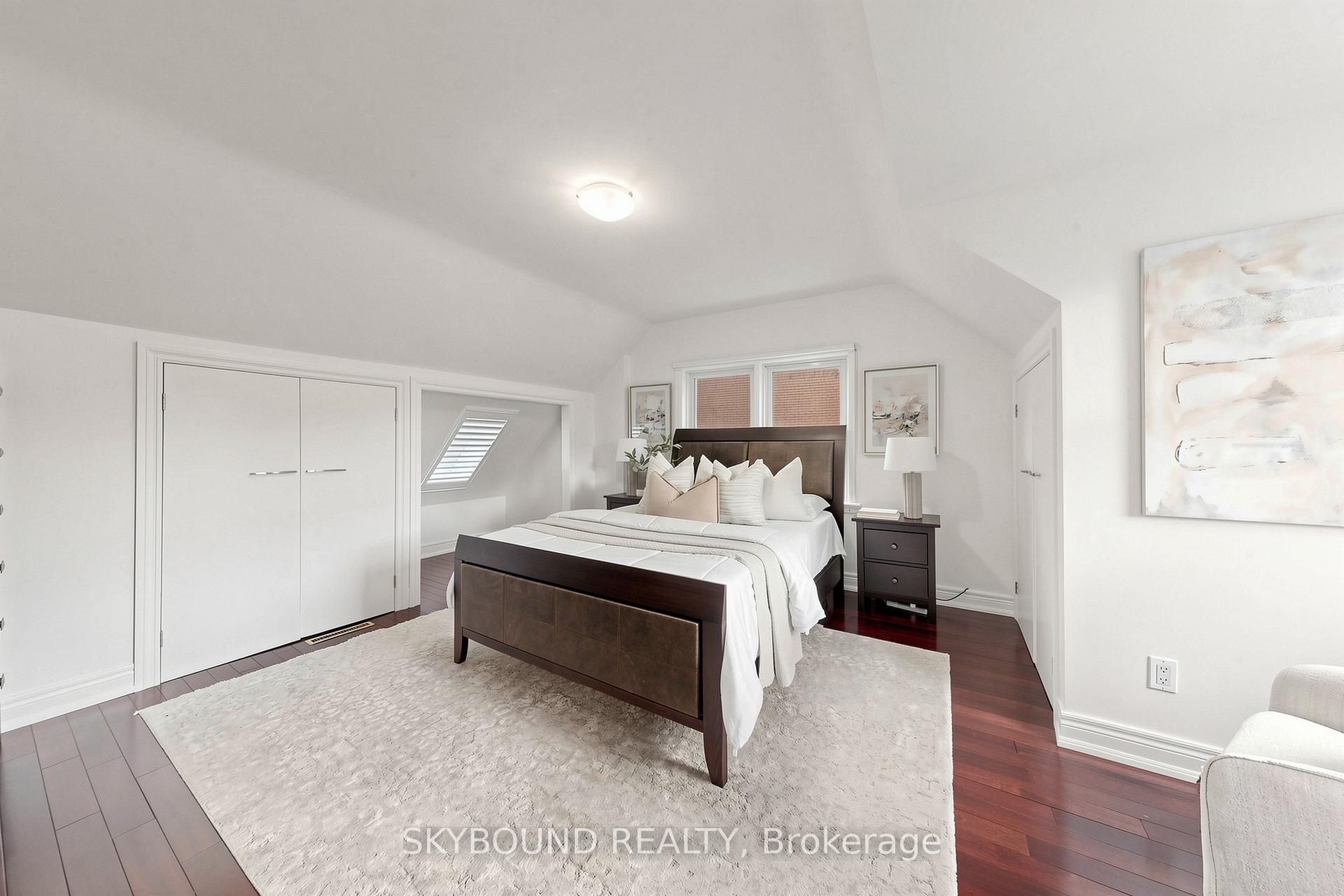 Photo 17 of 19 Riverview Heights, Etobicoke, Humber Heights — HOMEH