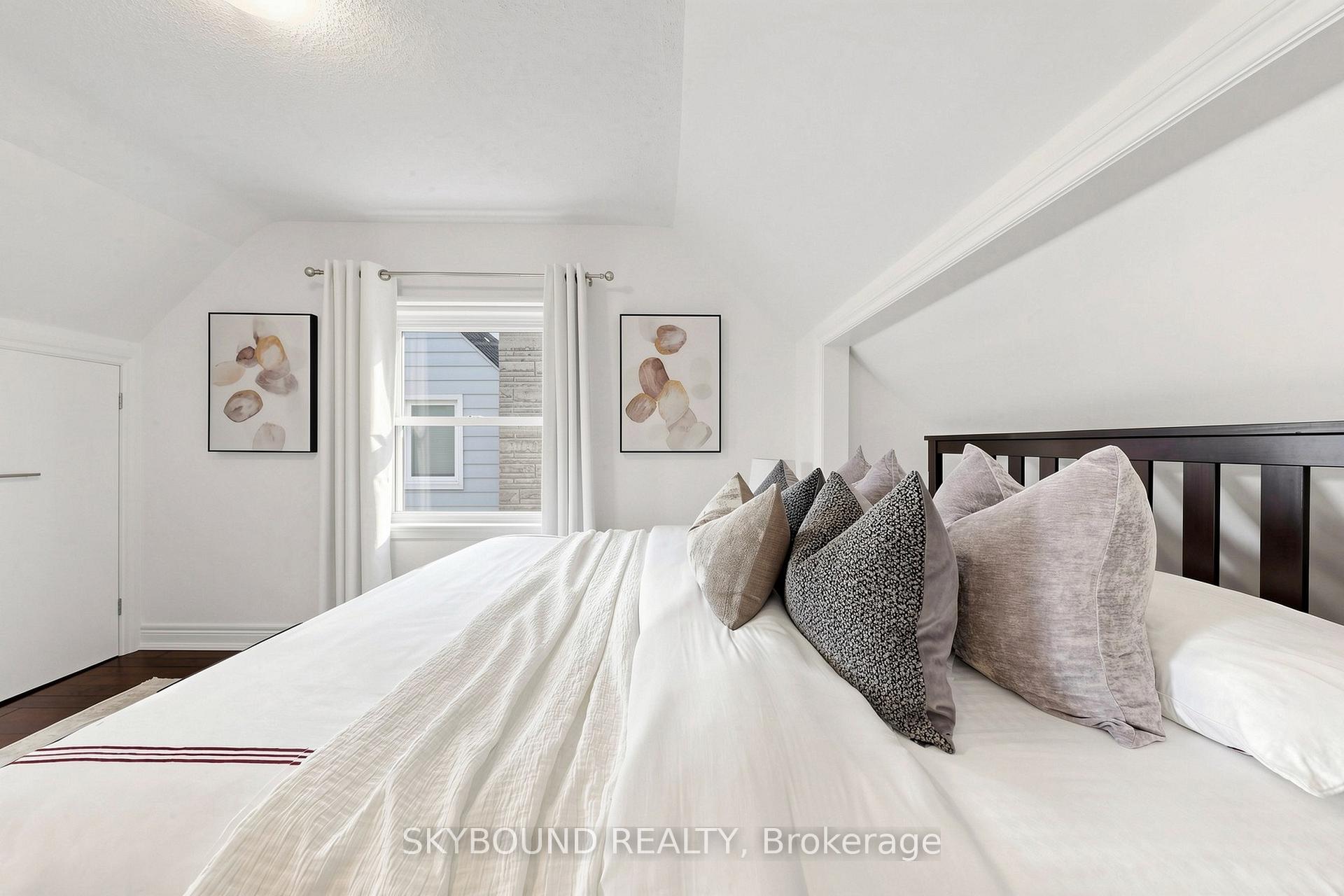 Photo 20 of 19 Riverview Heights, Etobicoke, Humber Heights — HOMEH