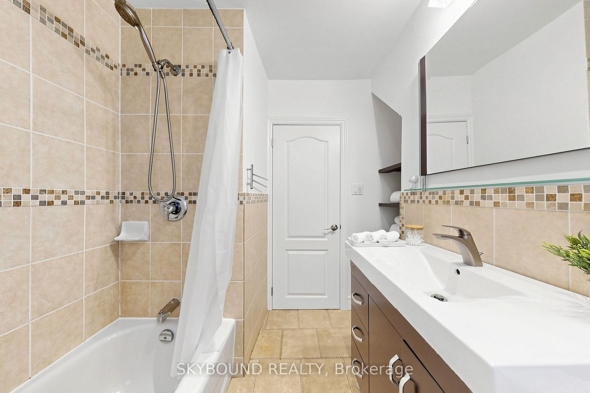 Photo 21 of 19 Riverview Heights, Etobicoke, Humber Heights — HOMEH