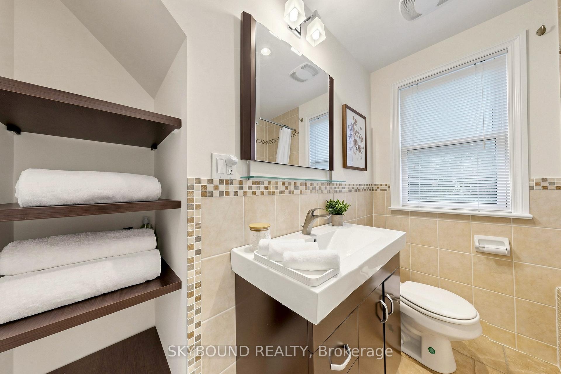 Photo 23 of 19 Riverview Heights, Etobicoke, Humber Heights — HOMEH