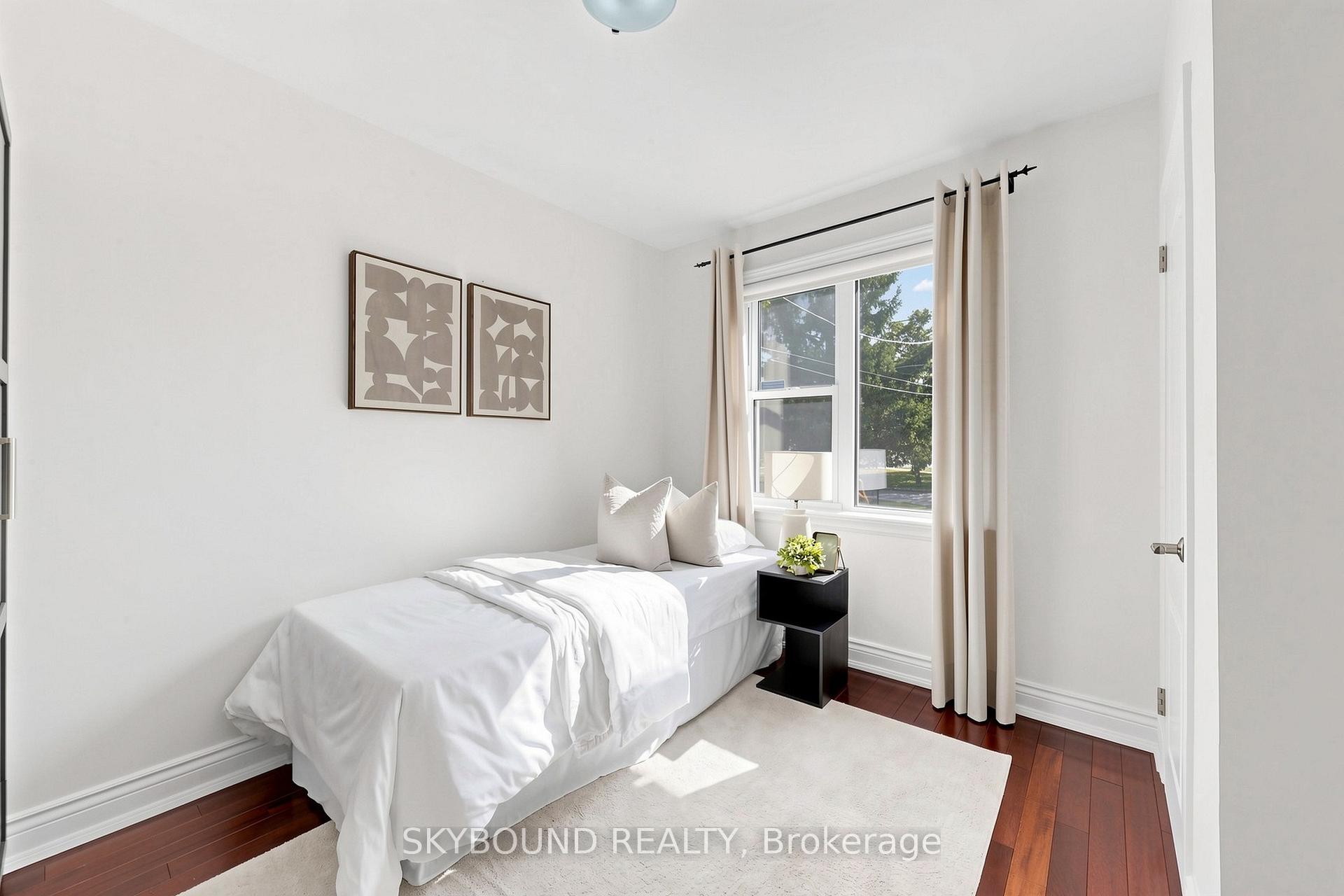 Photo 24 of 19 Riverview Heights, Etobicoke, Humber Heights — HOMEH