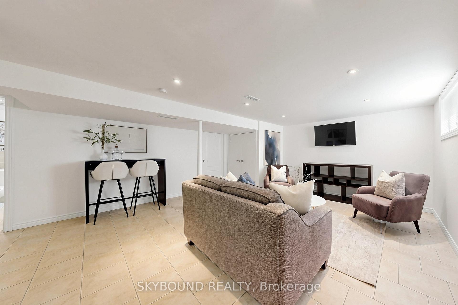 Photo 27 of 19 Riverview Heights, Etobicoke, Humber Heights — HOMEH