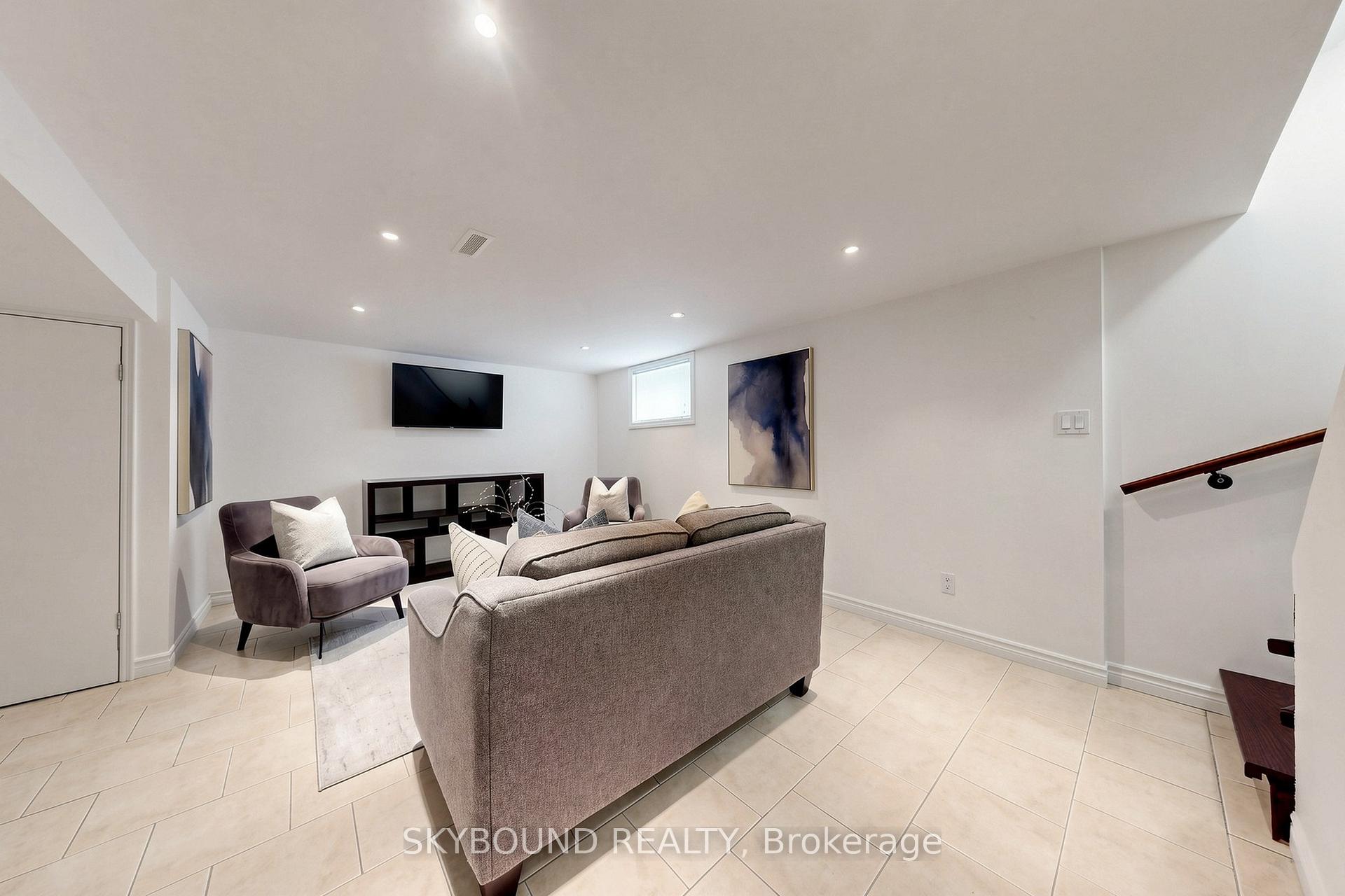 Photo 28 of 19 Riverview Heights, Etobicoke, Humber Heights — HOMEH