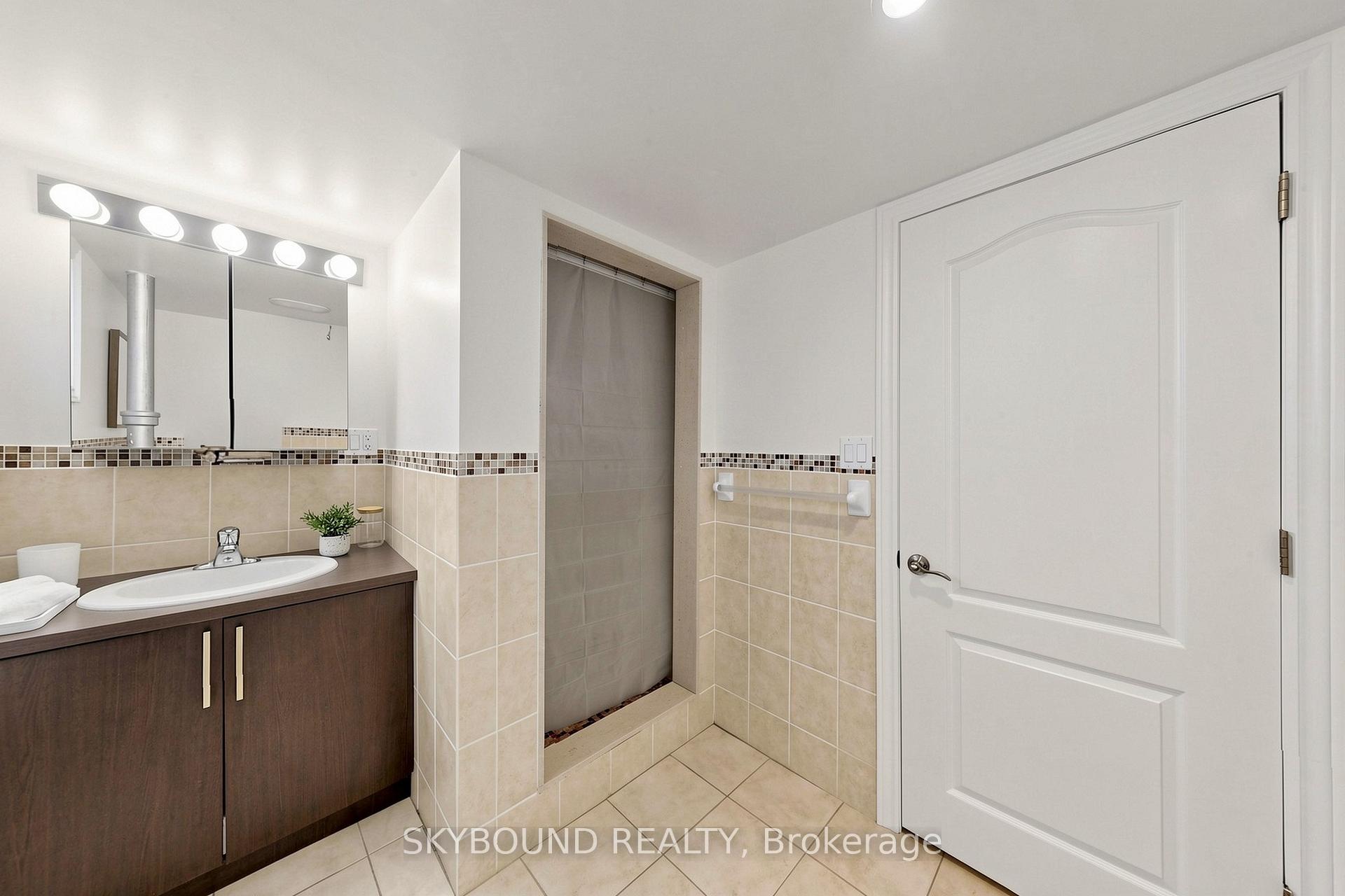 Photo 34 of 19 Riverview Heights, Etobicoke, Humber Heights — HOMEH