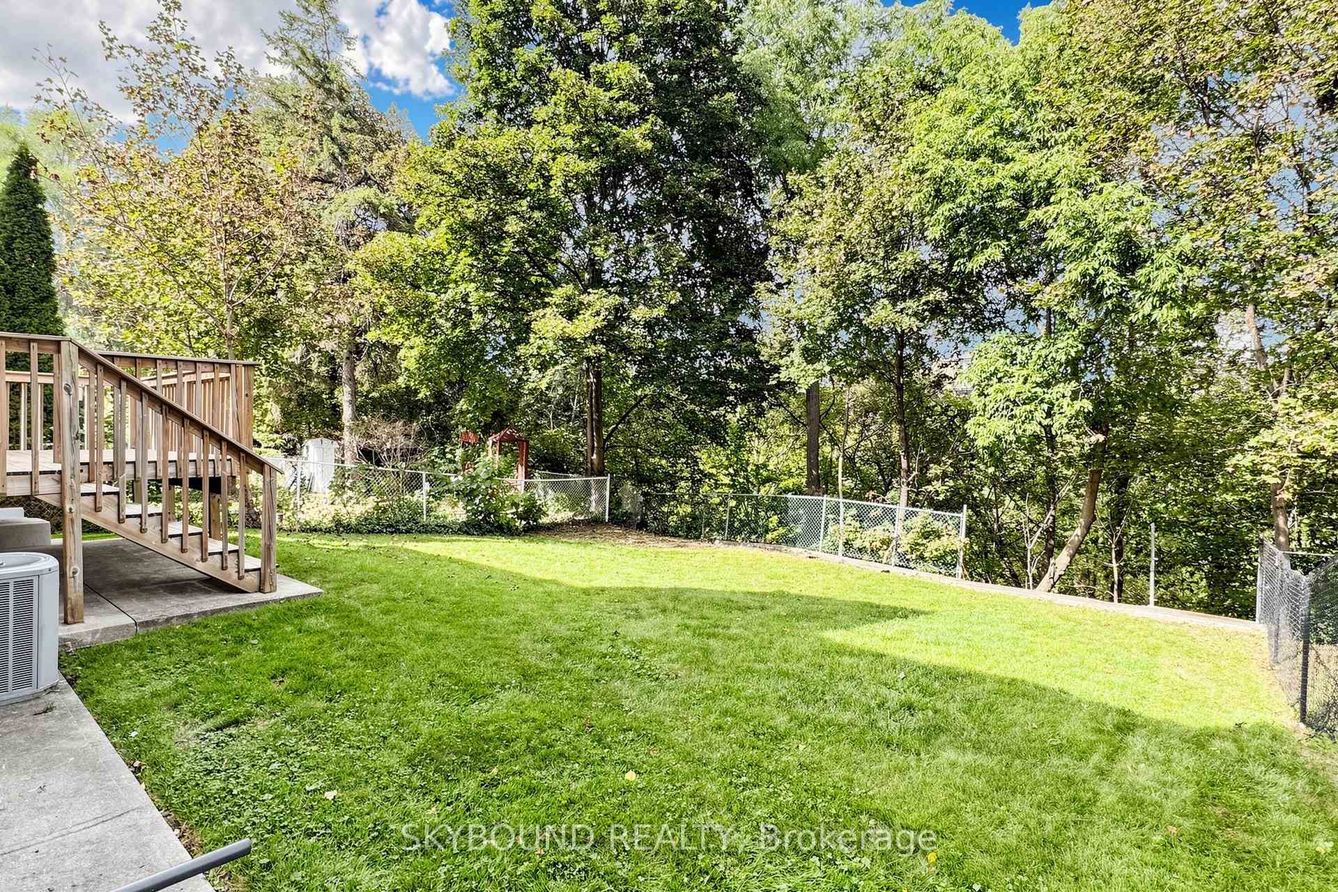 Photo 35 of 19 Riverview Heights, Etobicoke, Humber Heights — HOMEH