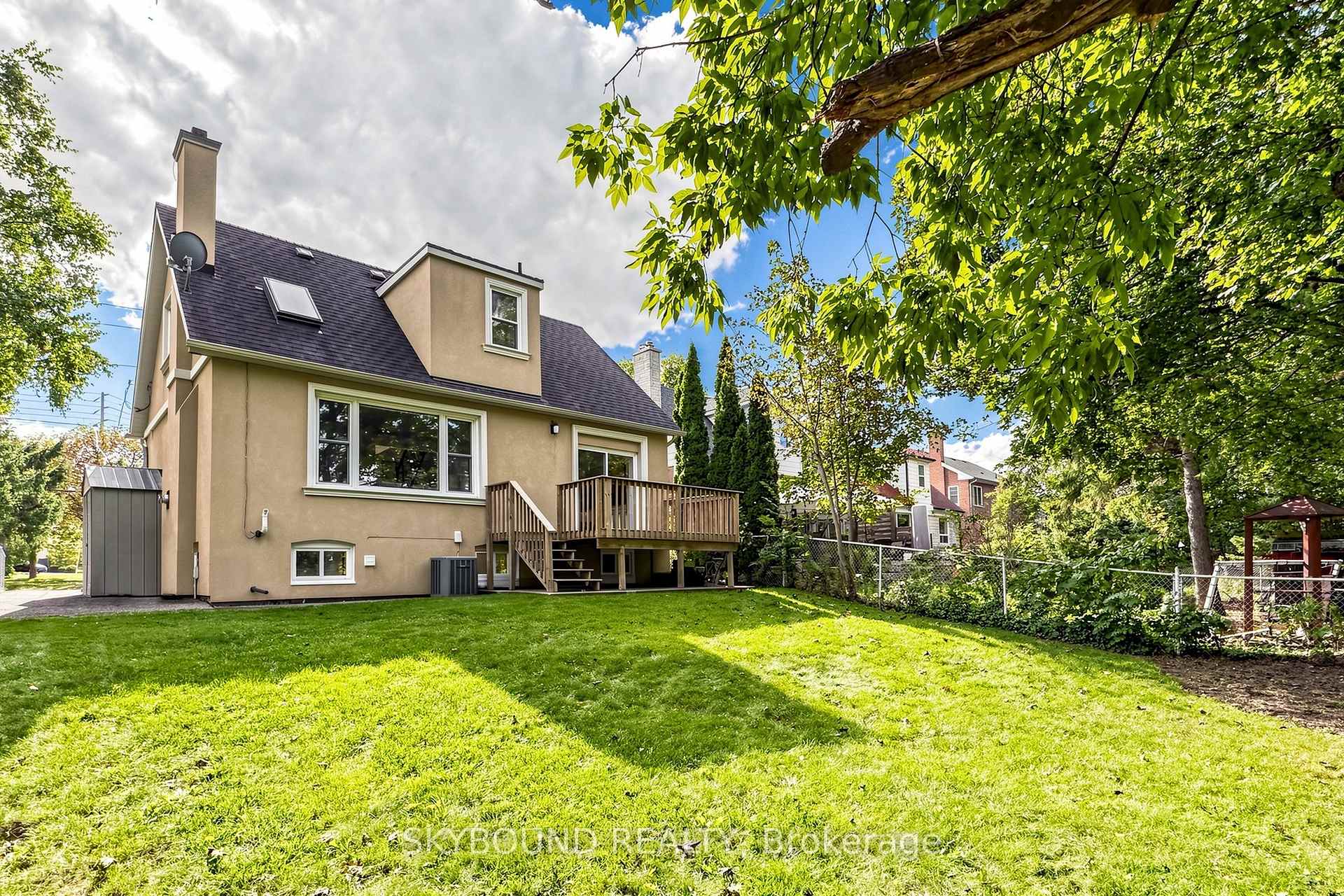 Photo 36 of 19 Riverview Heights, Etobicoke, Humber Heights — HOMEH