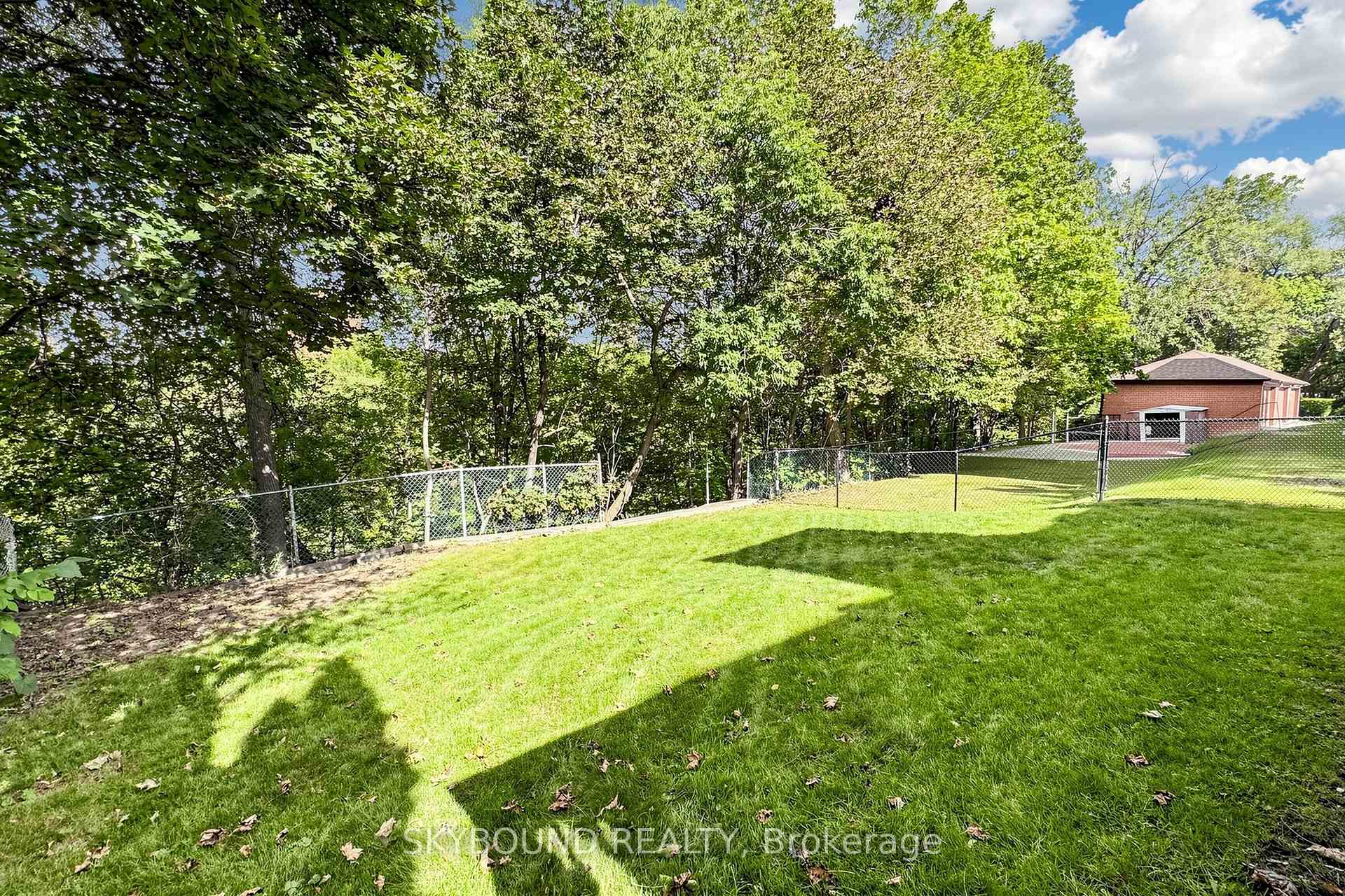 Photo 37 of 19 Riverview Heights, Etobicoke, Humber Heights — HOMEH