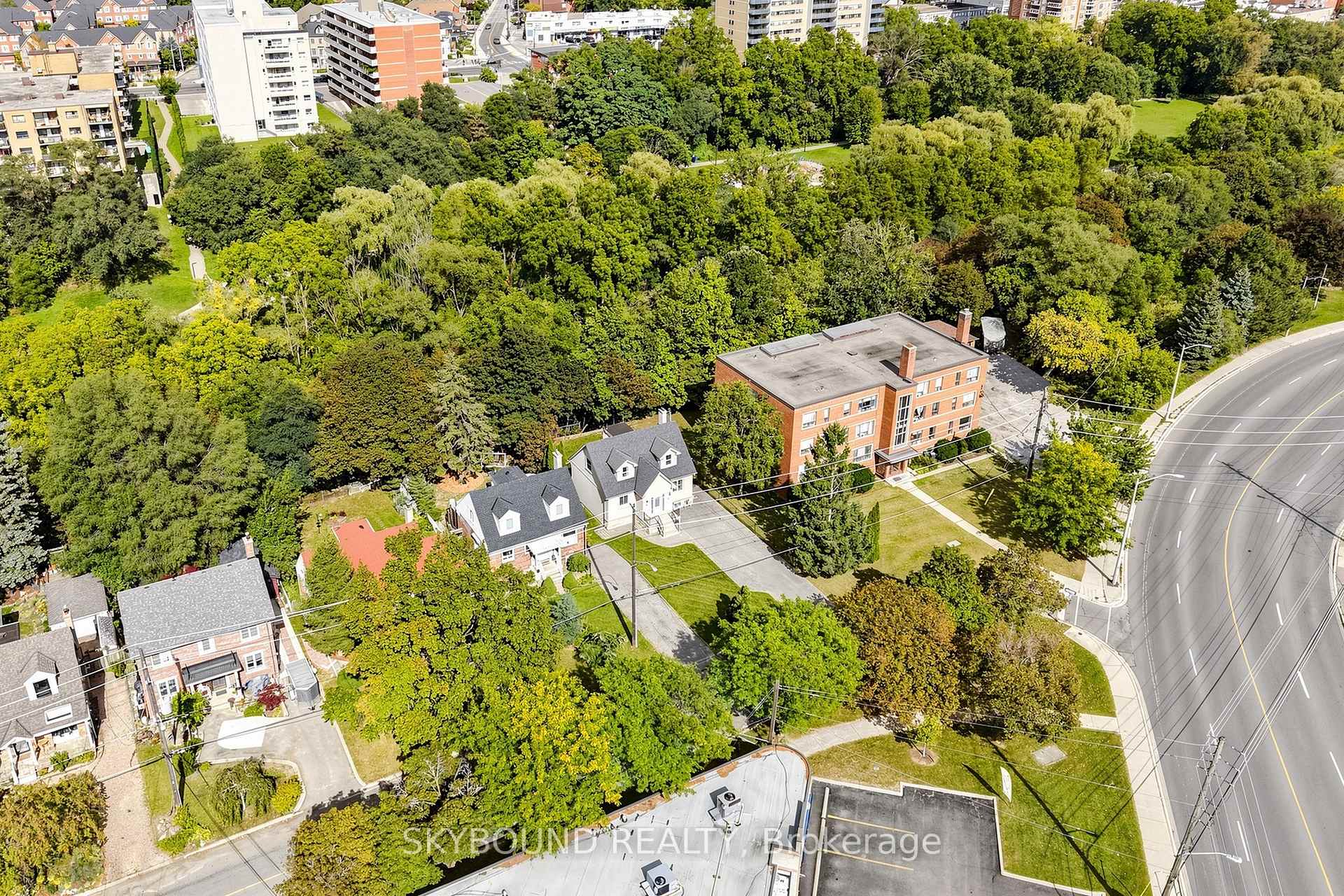 Photo 39 of 19 Riverview Heights, Etobicoke, Humber Heights — HOMEH