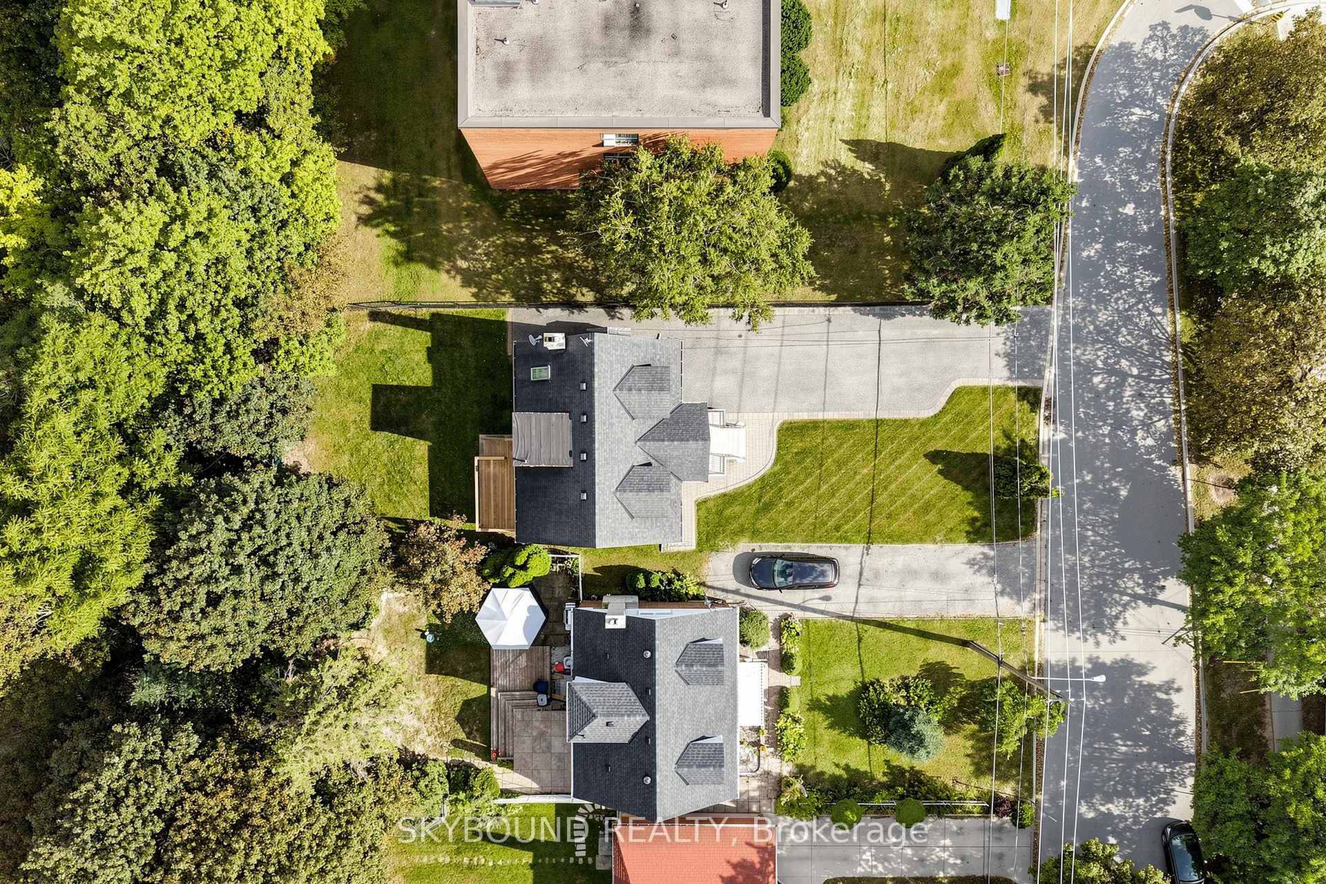 Photo 40 of 19 Riverview Heights, Etobicoke, Humber Heights — HOMEH