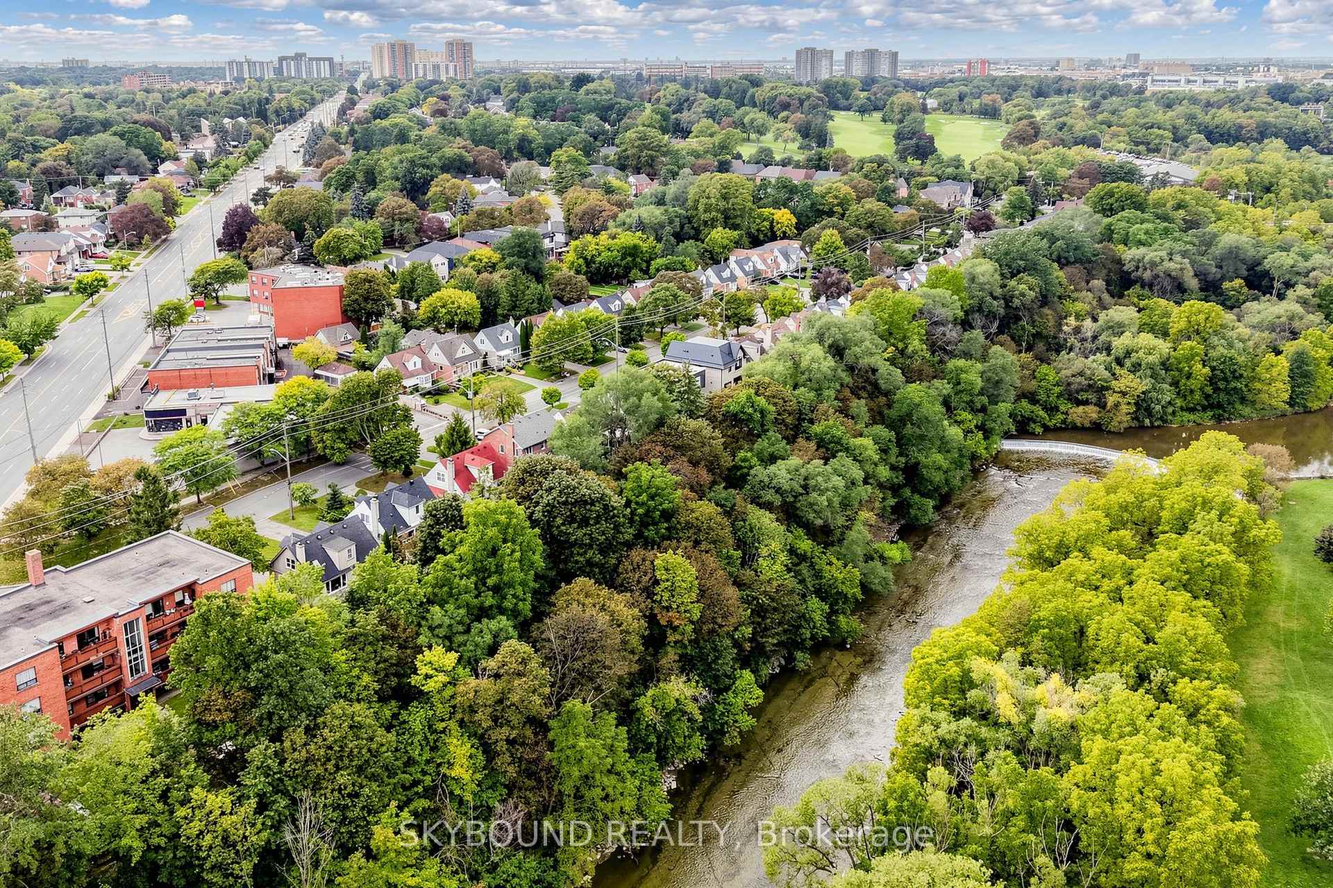 Photo 41 of 19 Riverview Heights, Etobicoke, Humber Heights — HOMEH