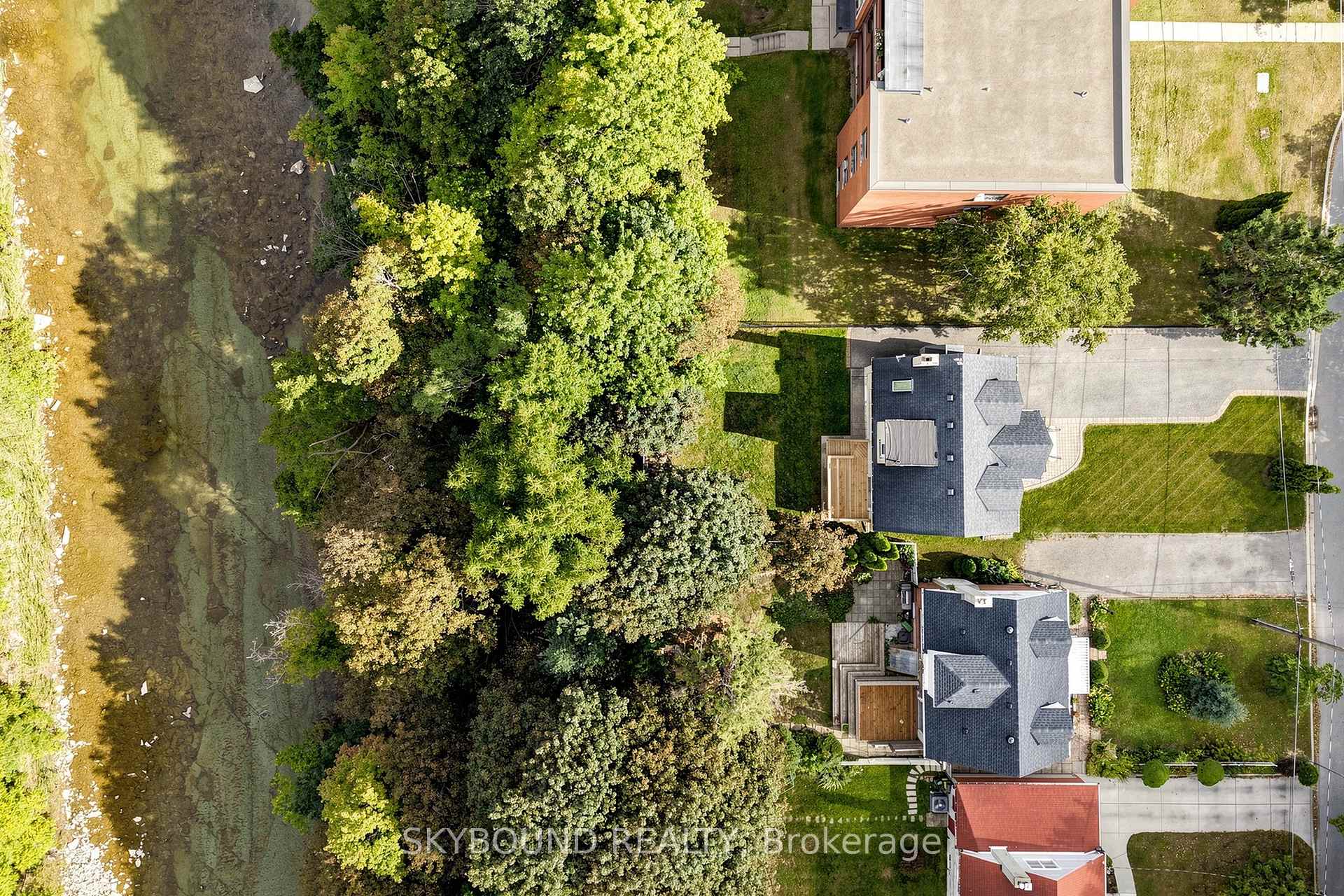 Photo 42 of 19 Riverview Heights, Etobicoke, Humber Heights — HOMEH