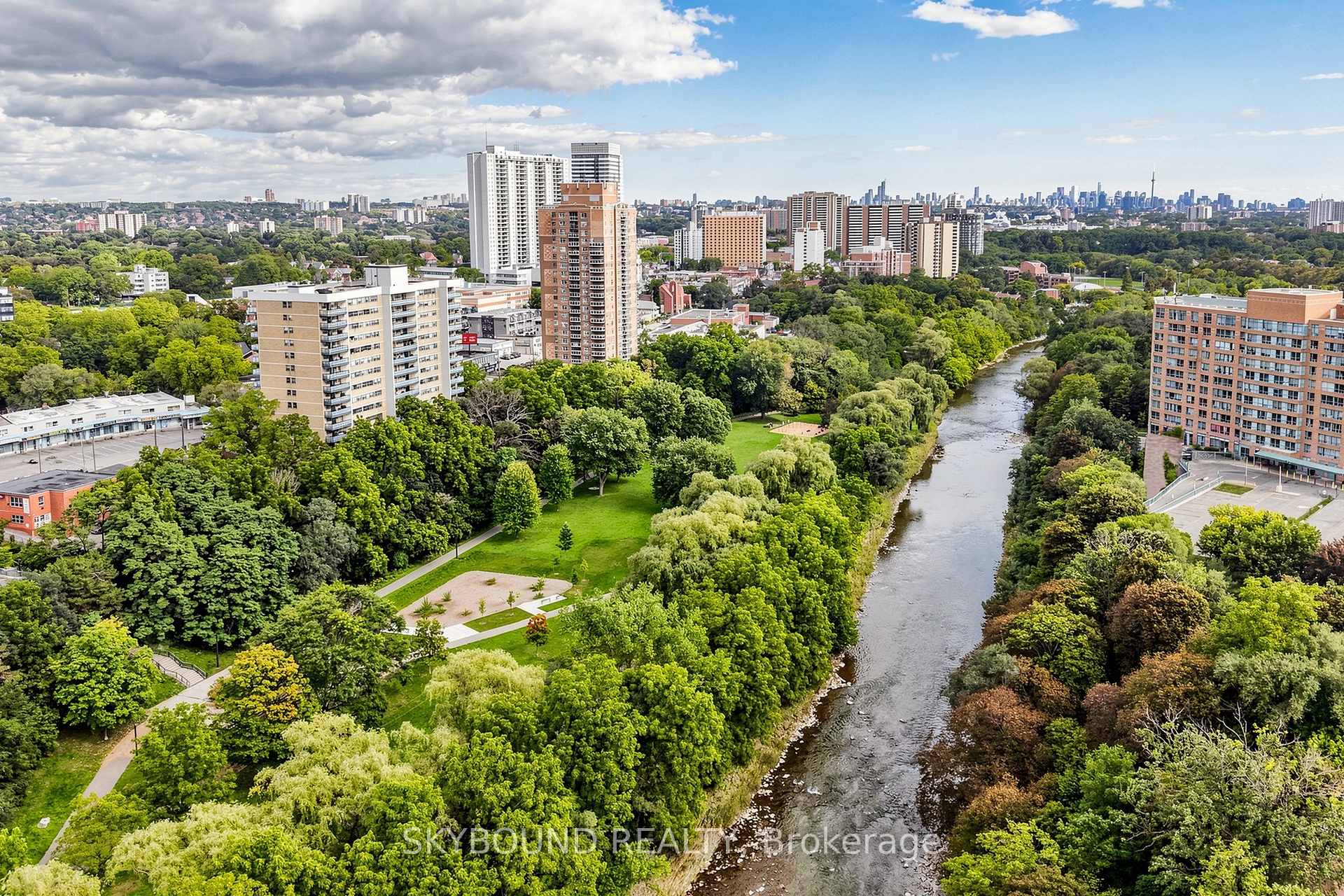 Photo 44 of 19 Riverview Heights, Etobicoke, Humber Heights — HOMEH