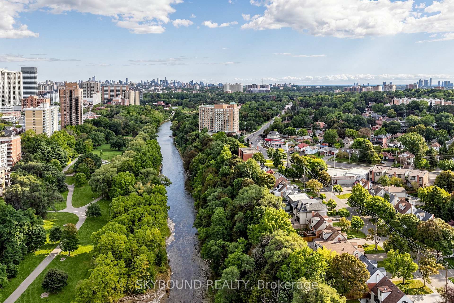 Photo 48 of 19 Riverview Heights, Etobicoke, Humber Heights — HOMEH